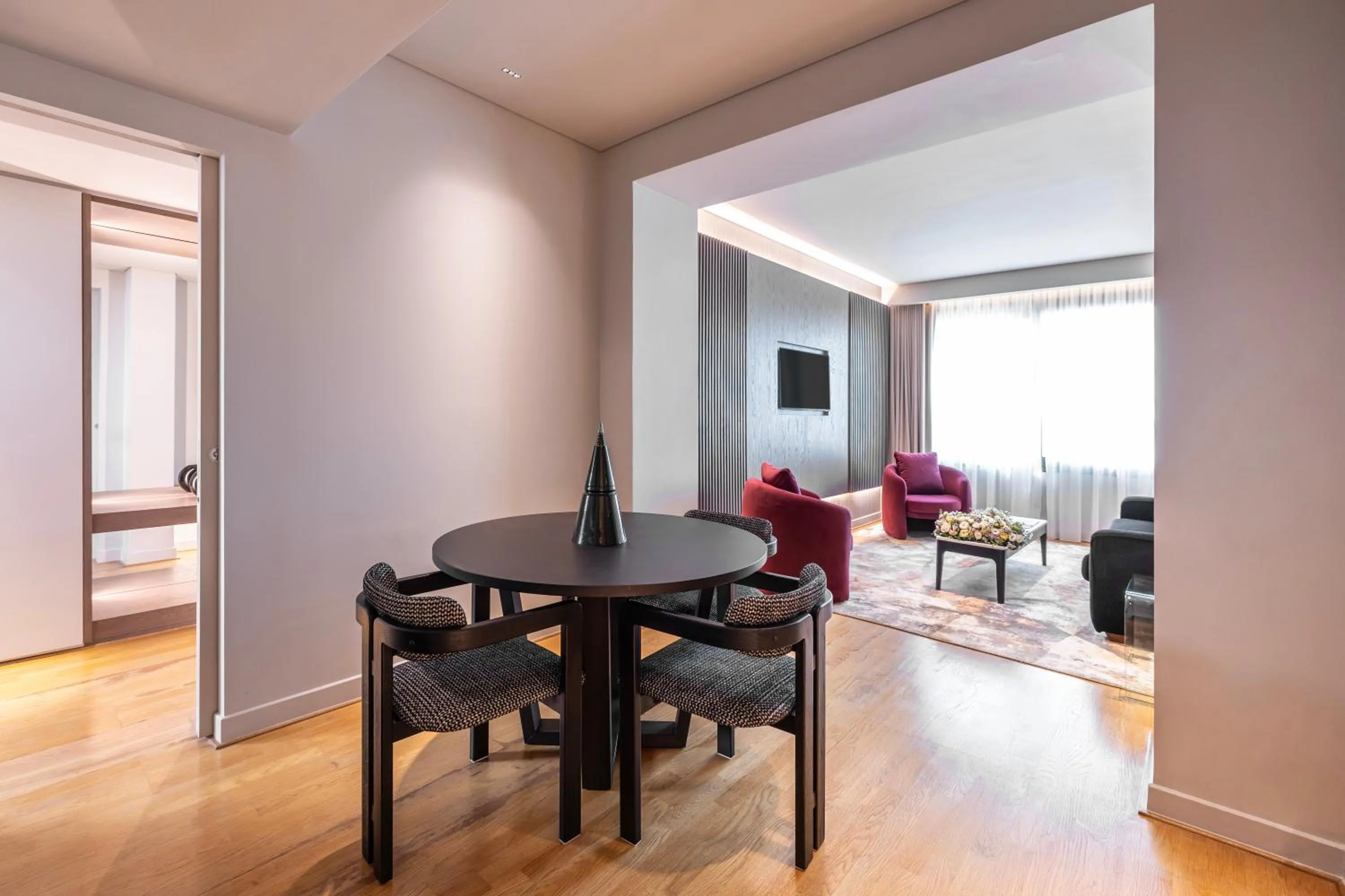 TV and multimedia in NJV Athens Plaza