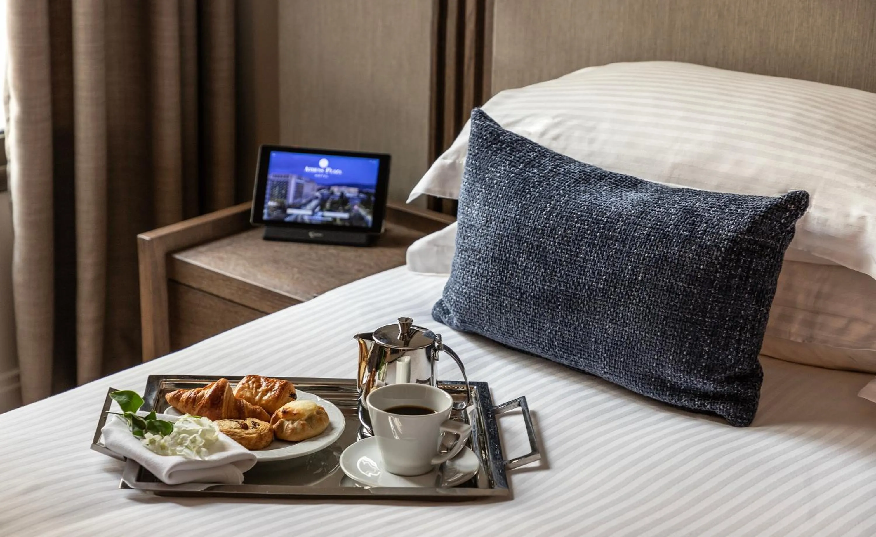 Bed in NJV Athens Plaza