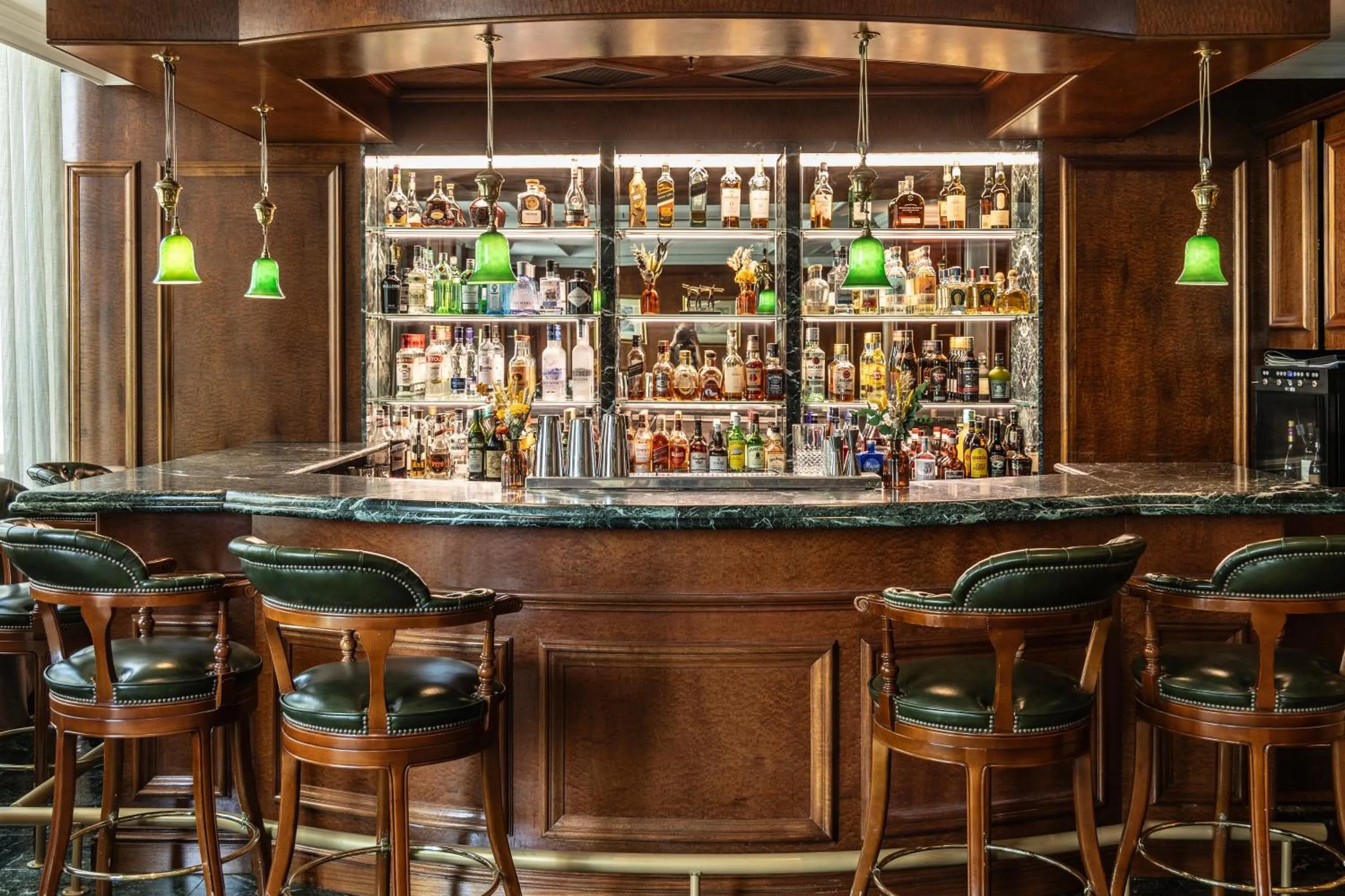 Restaurant/places to eat in NJV Athens Plaza