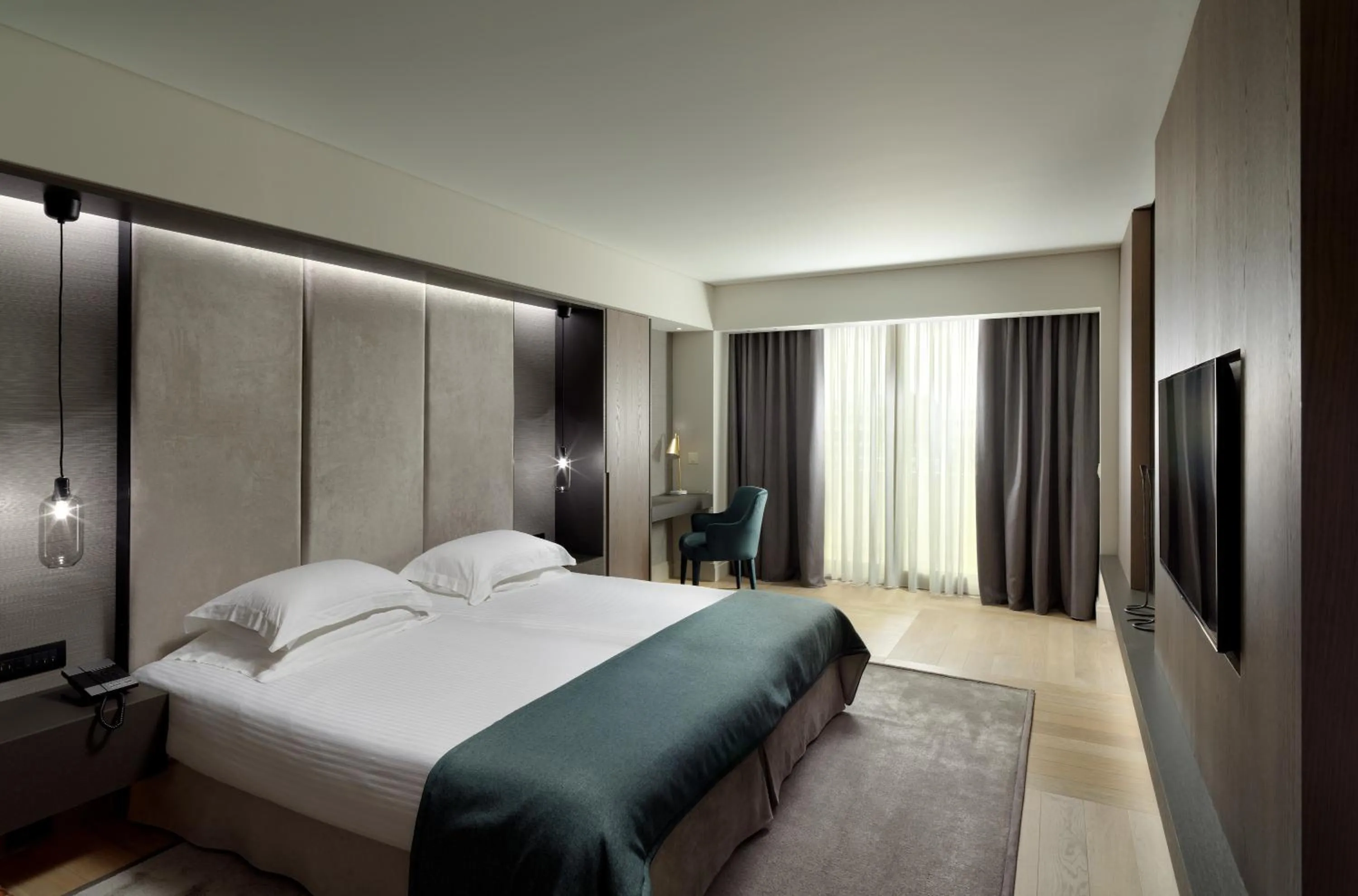 Photo of the whole room, Bed in NJV Athens Plaza