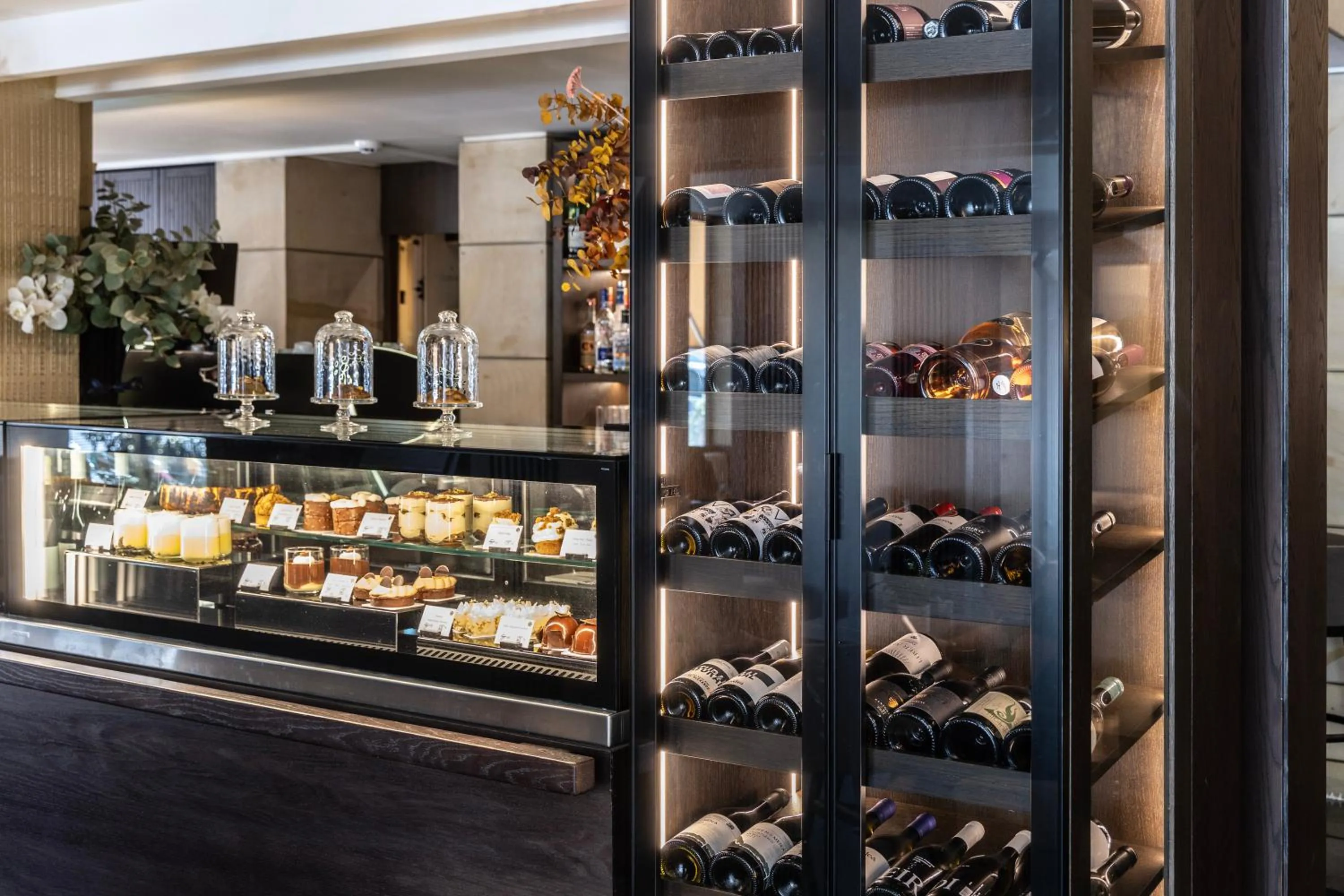 Restaurant/places to eat in NJV Athens Plaza