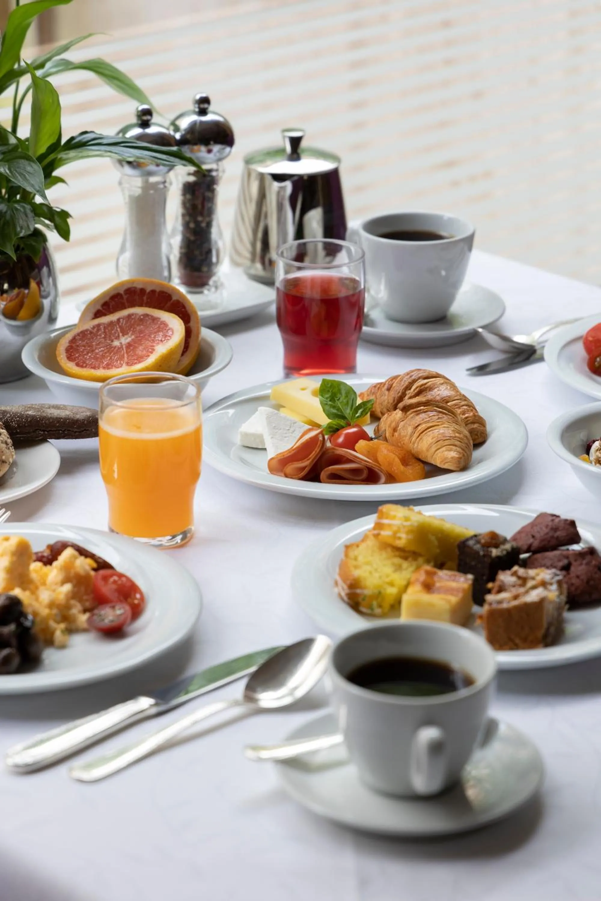 Restaurant/places to eat in NJV Athens Plaza