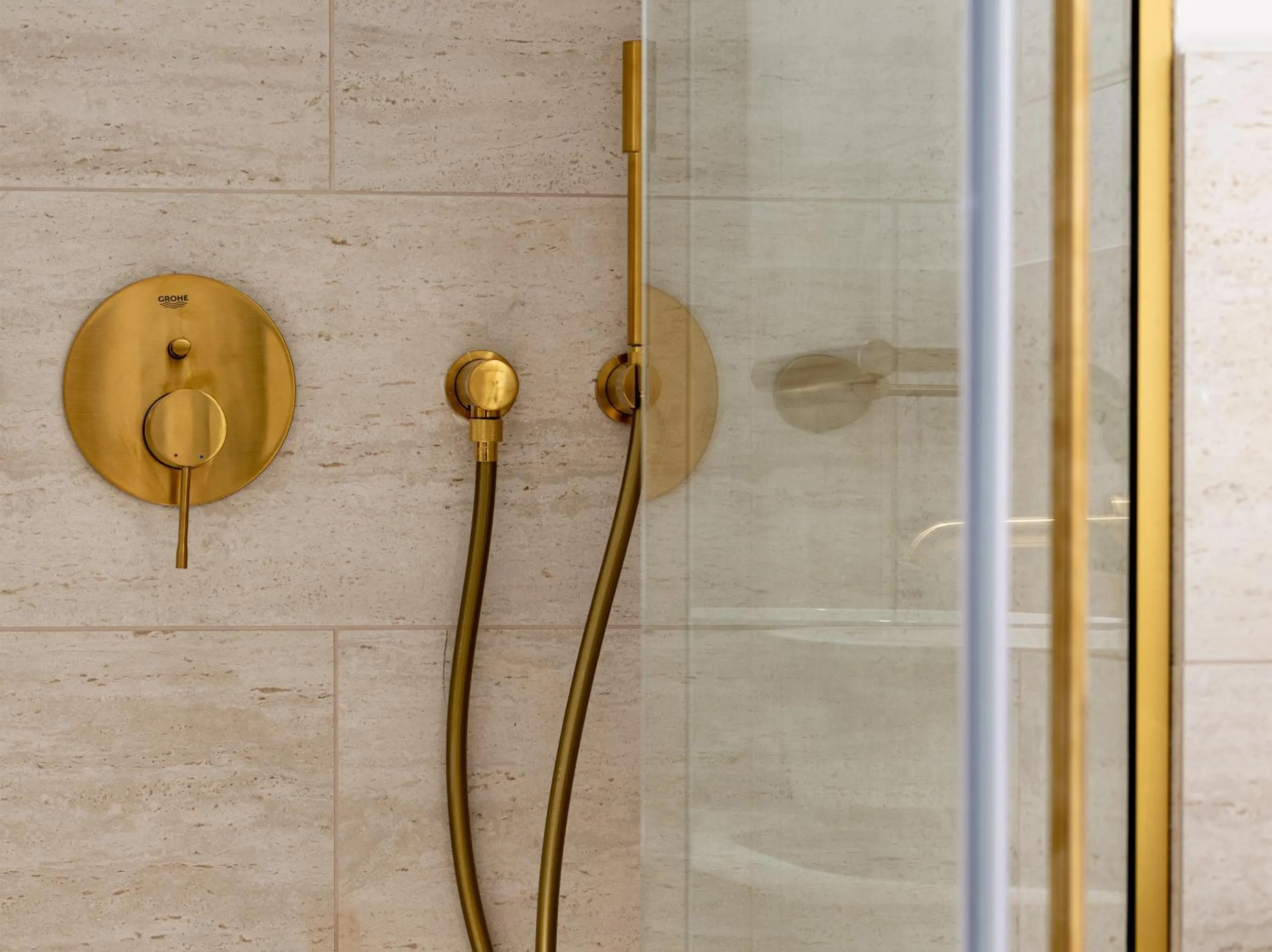 Shower in Grecotel Filoxenia