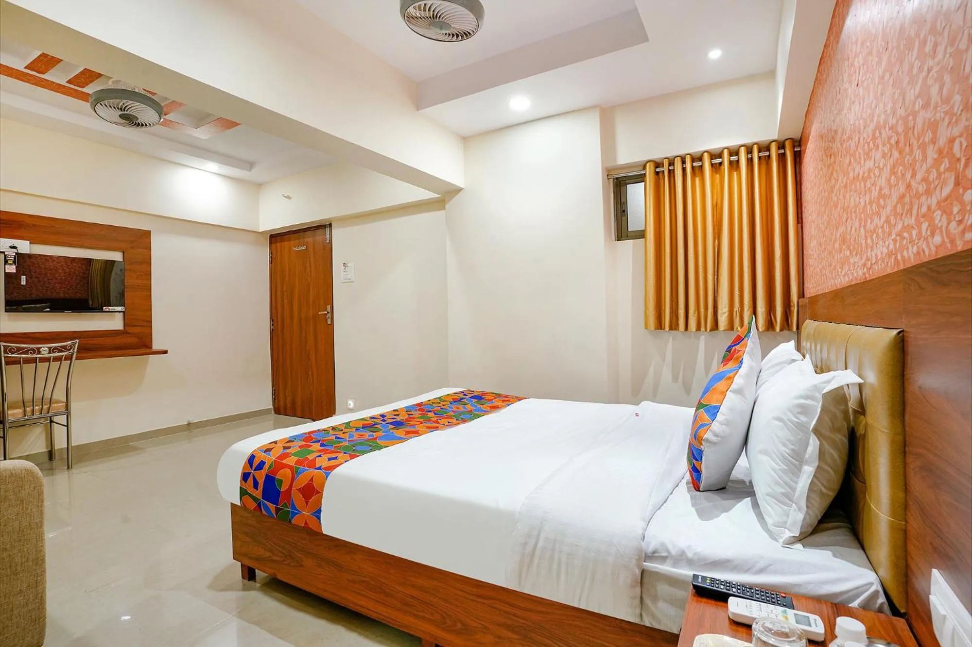 Bed in FabExpress Alive - Nr Juhu Beach