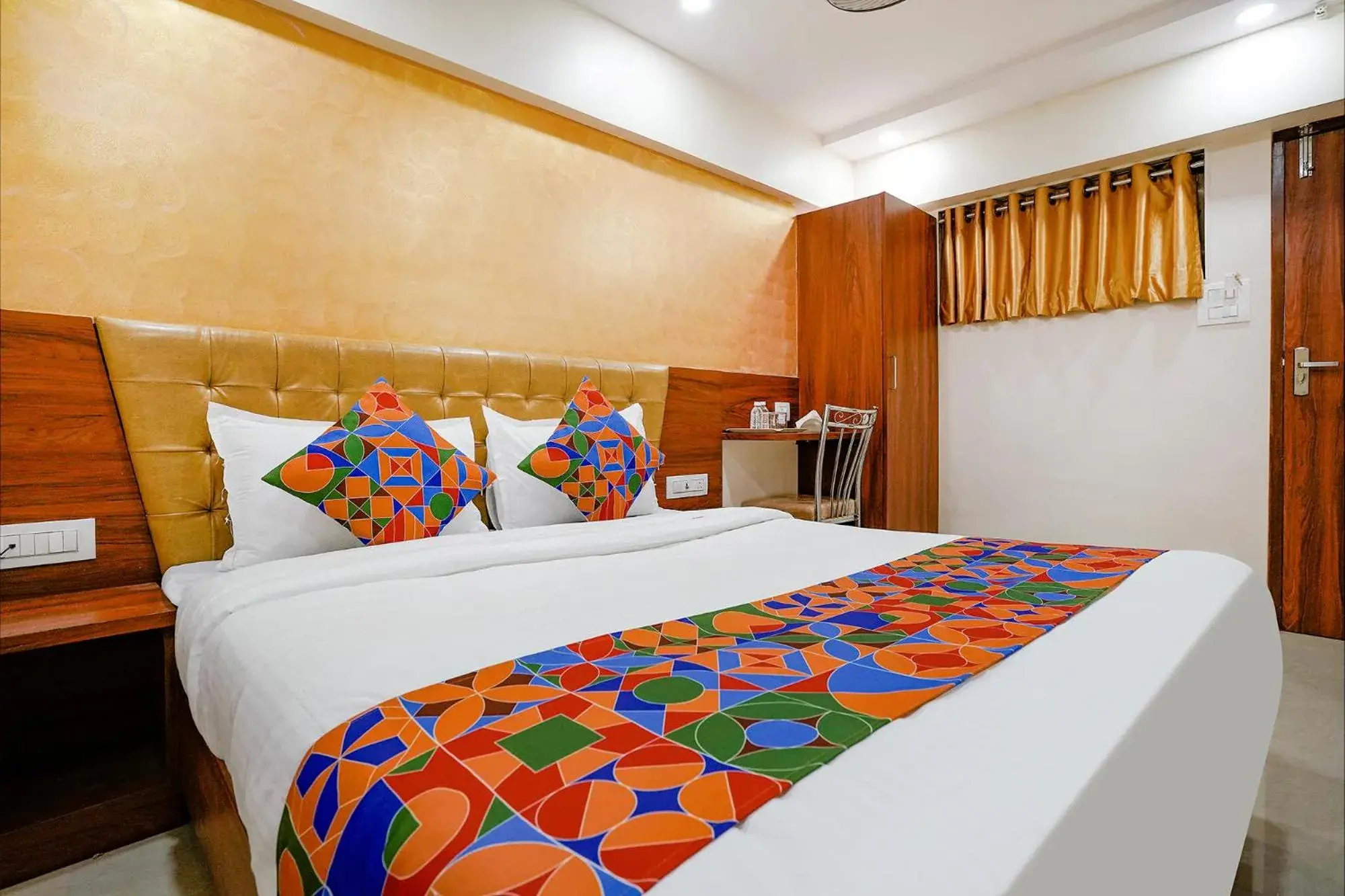 Deluxe Room - single occupancy in FabExpress Alive - Nr Juhu Beach Deluxe Room - single occupancy in FabExpress Alive - Nr Juhu Beach