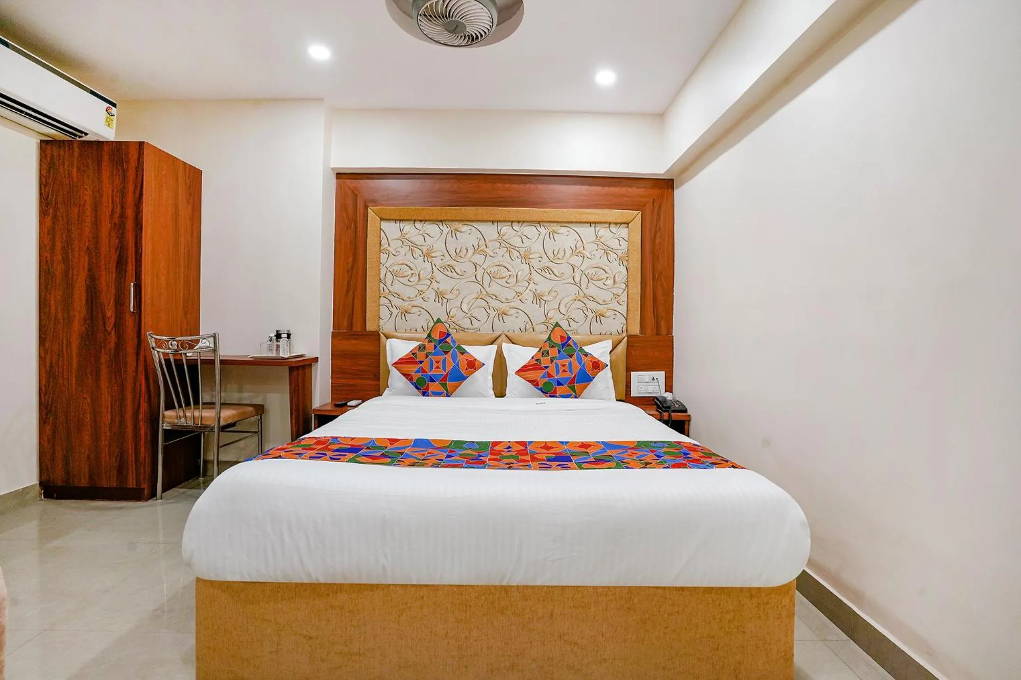 Bed in FabExpress Alive - Nr Juhu Beach