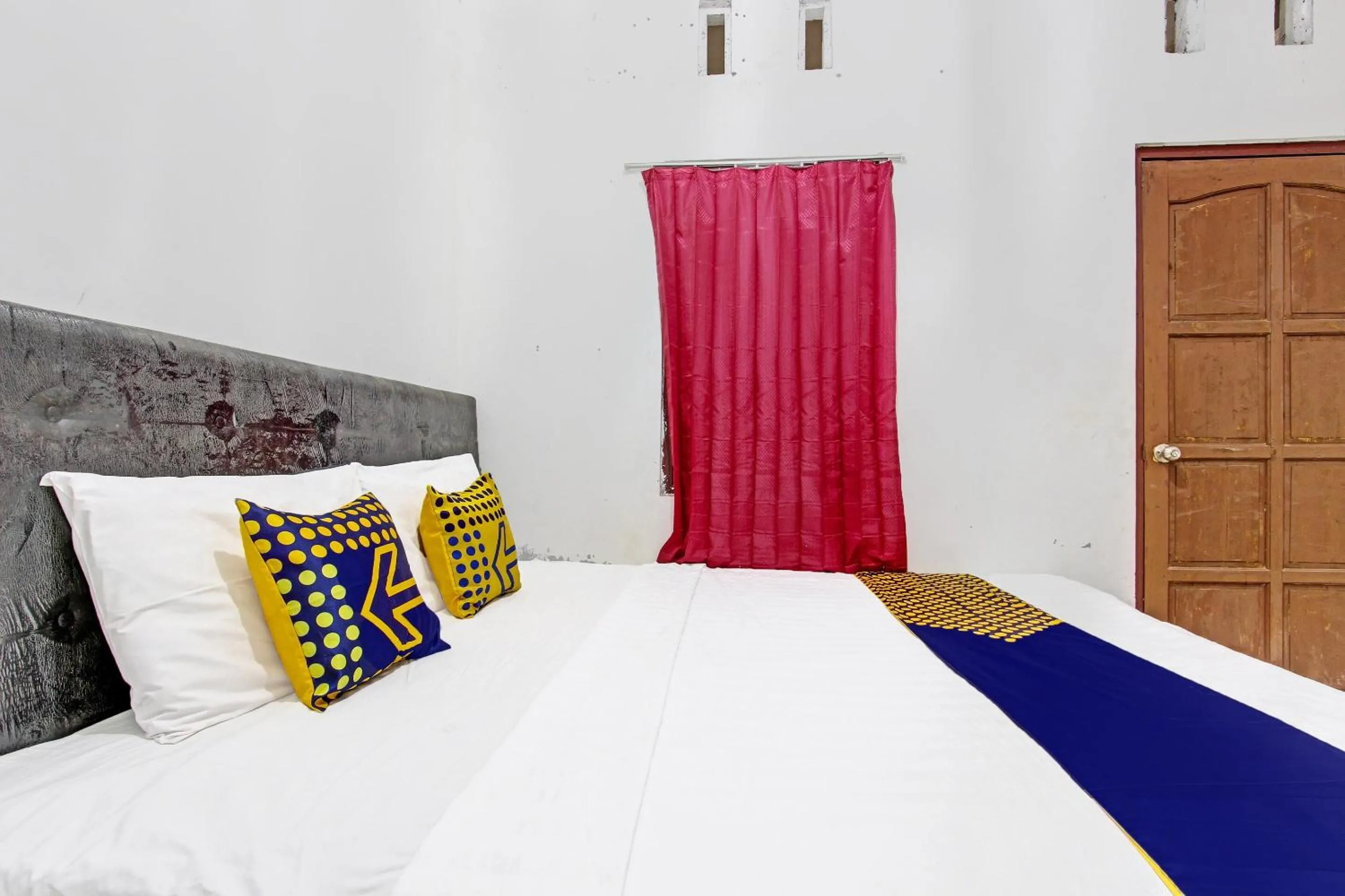 Bedroom, Bed in Hotel O Adinda Kost