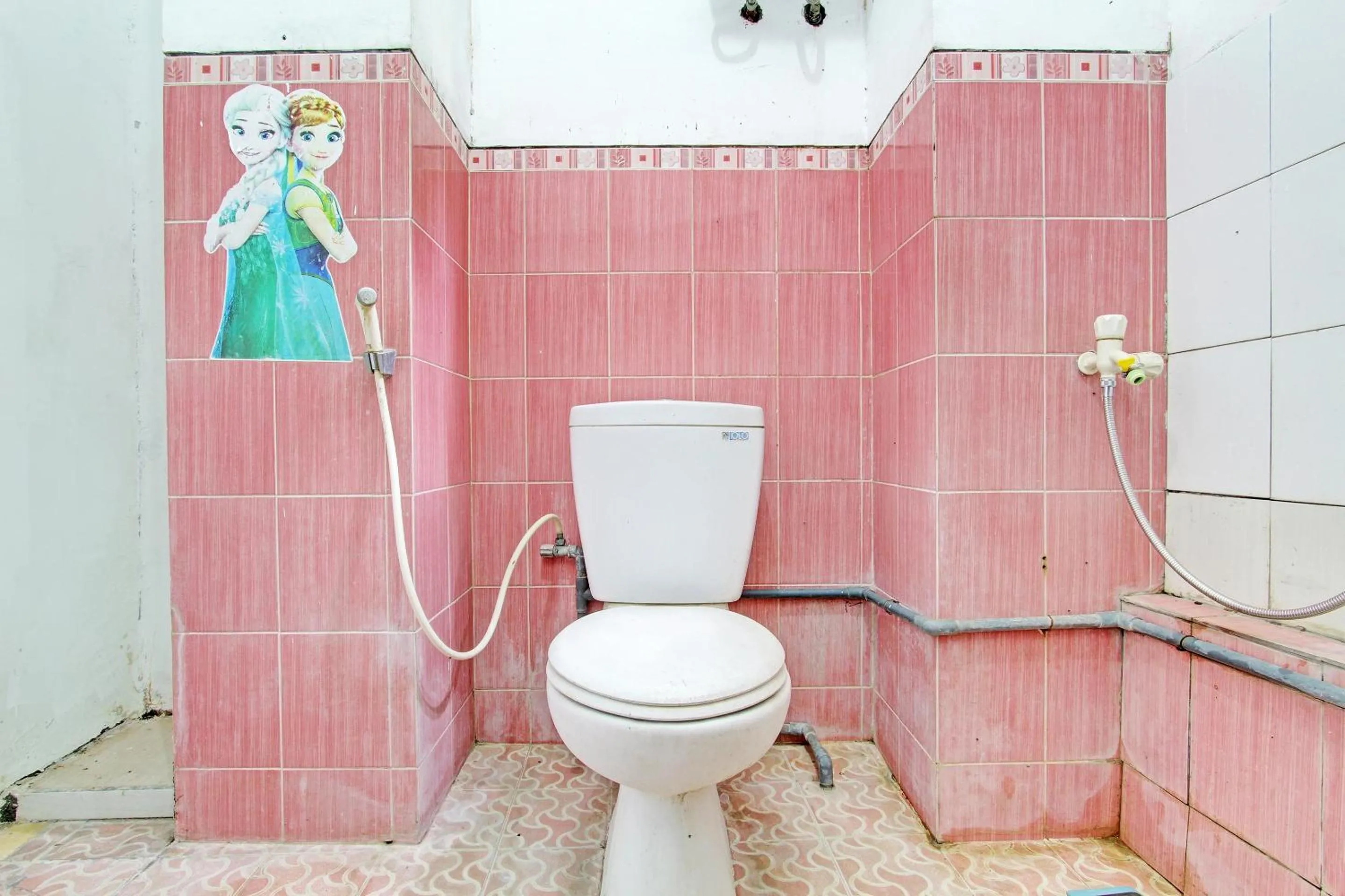 Bathroom in Hotel O Adinda Kost