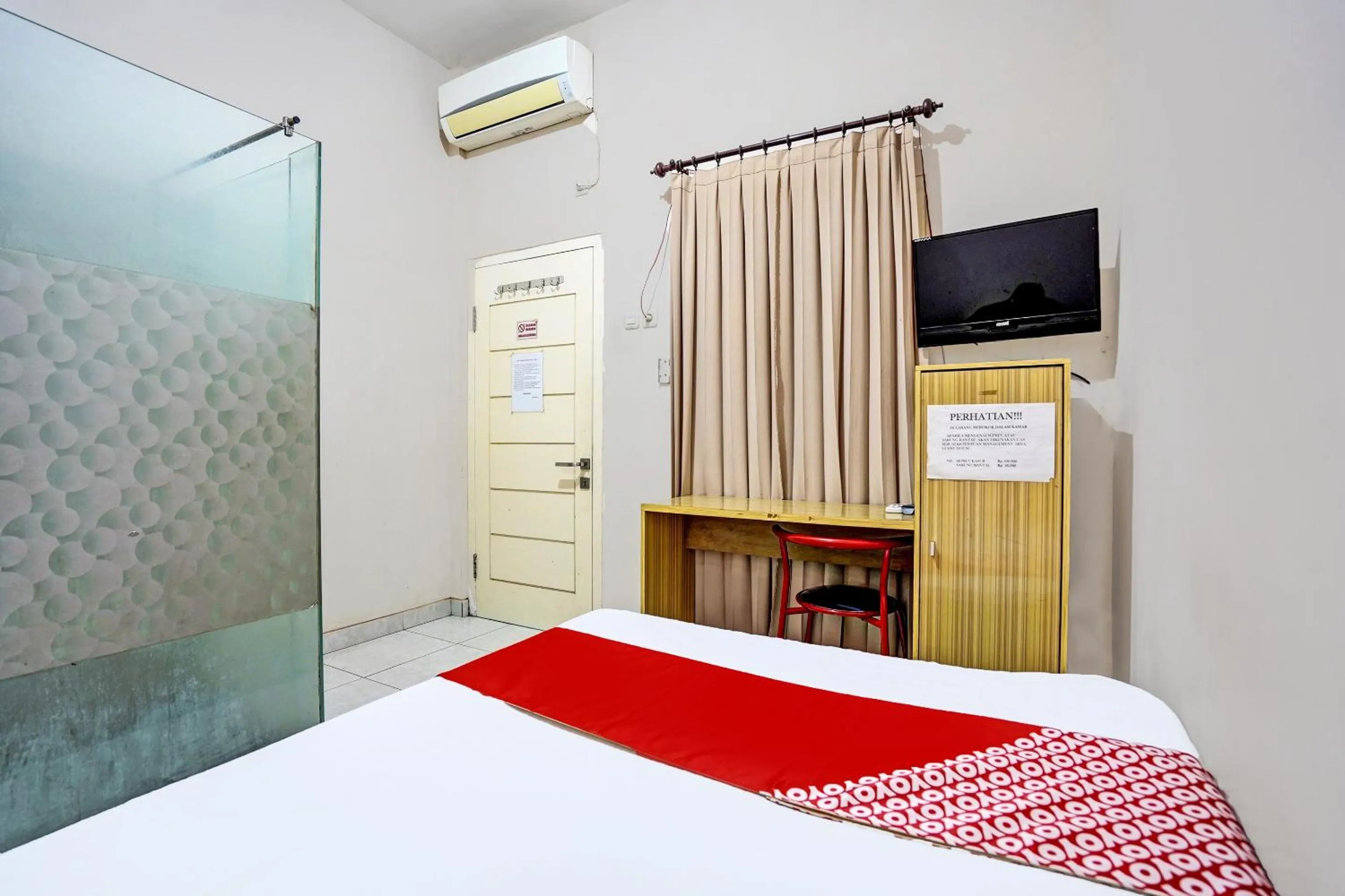 Bedroom, Bed in OYO Life 92190 Arya Guest House