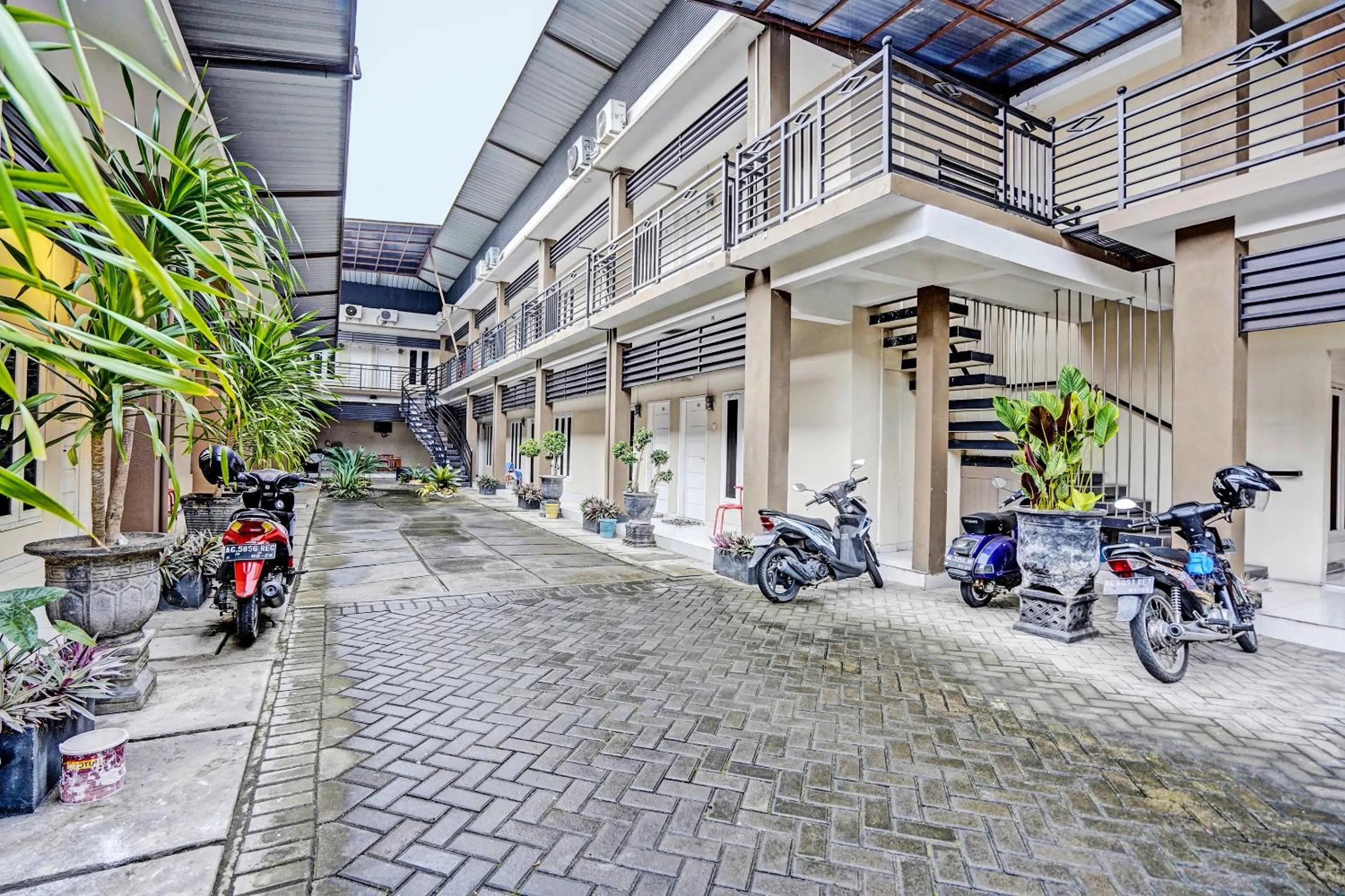 Facade/entrance in OYO Life 92190 Arya Guest House