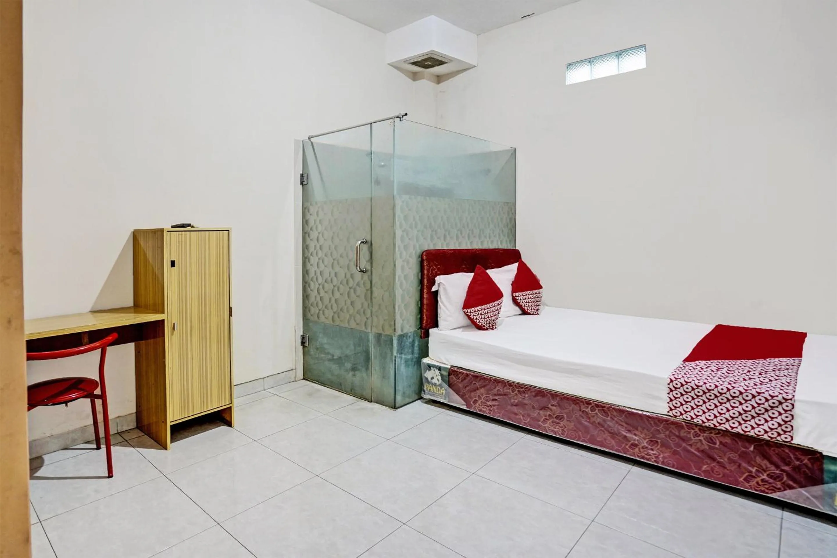 Bedroom, Bed in OYO Life 92190 Arya Guest House