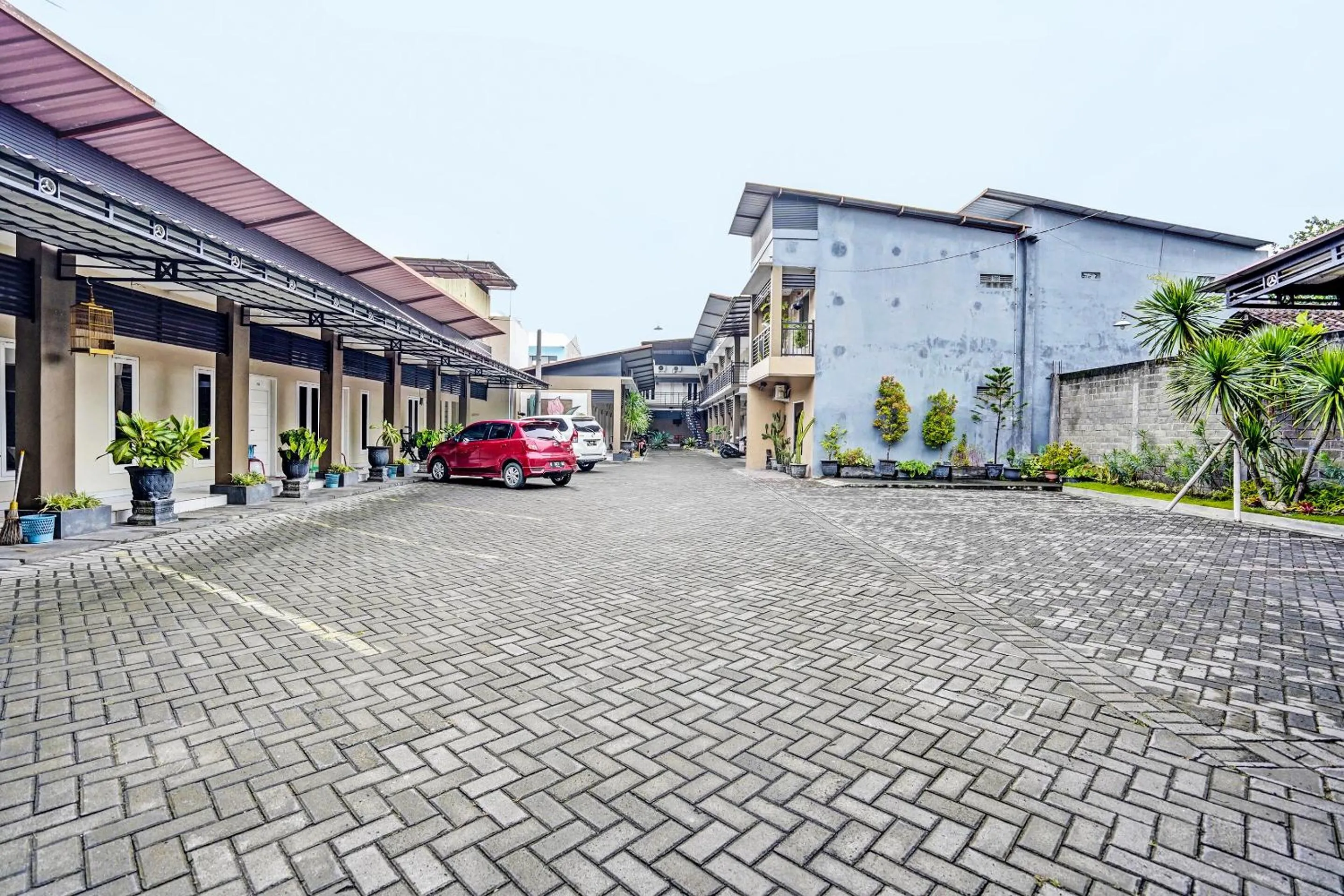 Facade/entrance in OYO Life 92190 Arya Guest House