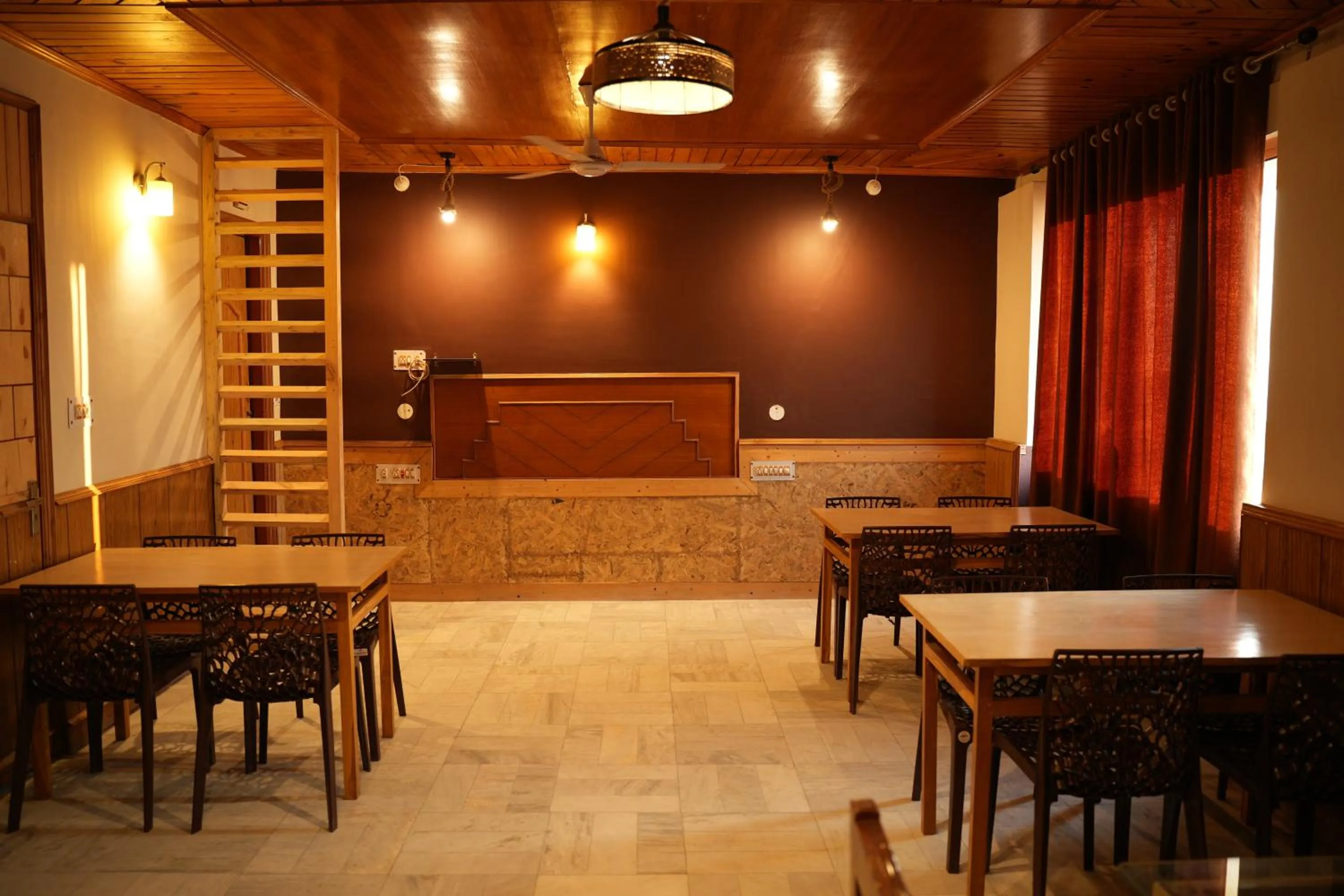 Restaurant/places to eat in The Hill Paradise