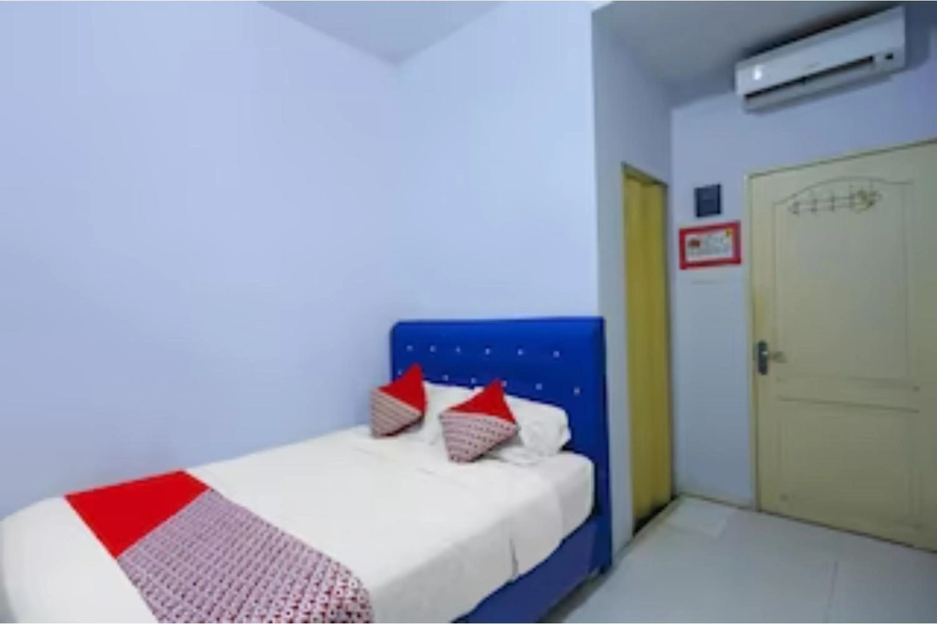 Bedroom, Bed in Hotel O Pelangi House 789 Syariah