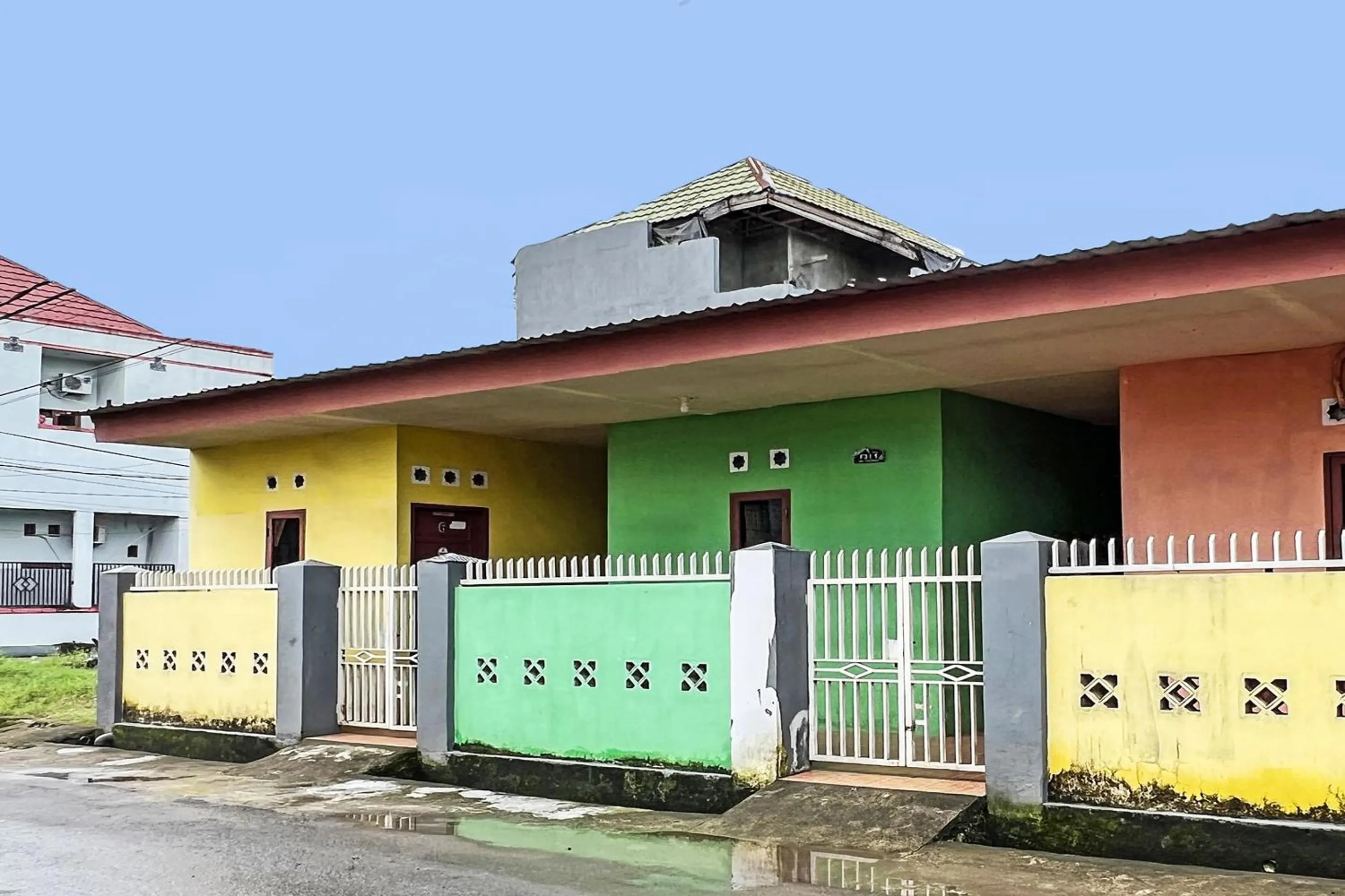 Facade/entrance in Hotel O Pondok Cahaya