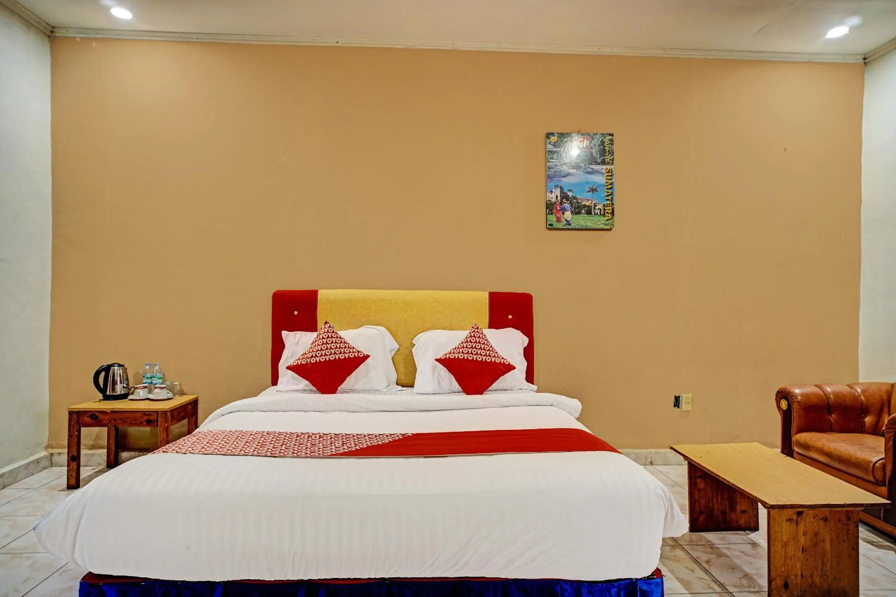 Bedroom in Capital O 92214 Beristera Hotel