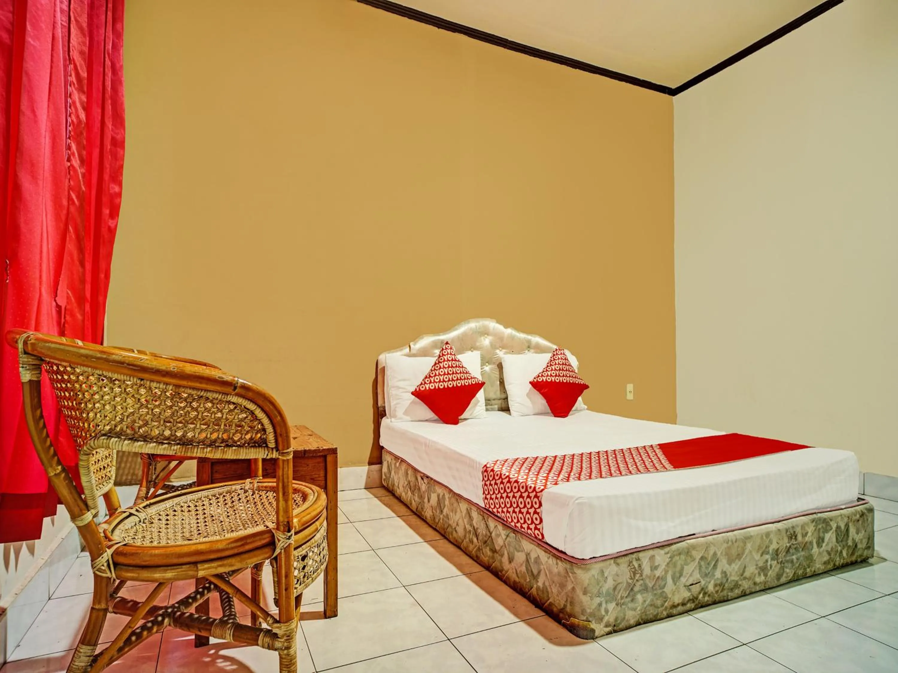 Bedroom in Capital O 92214 Beristera Hotel