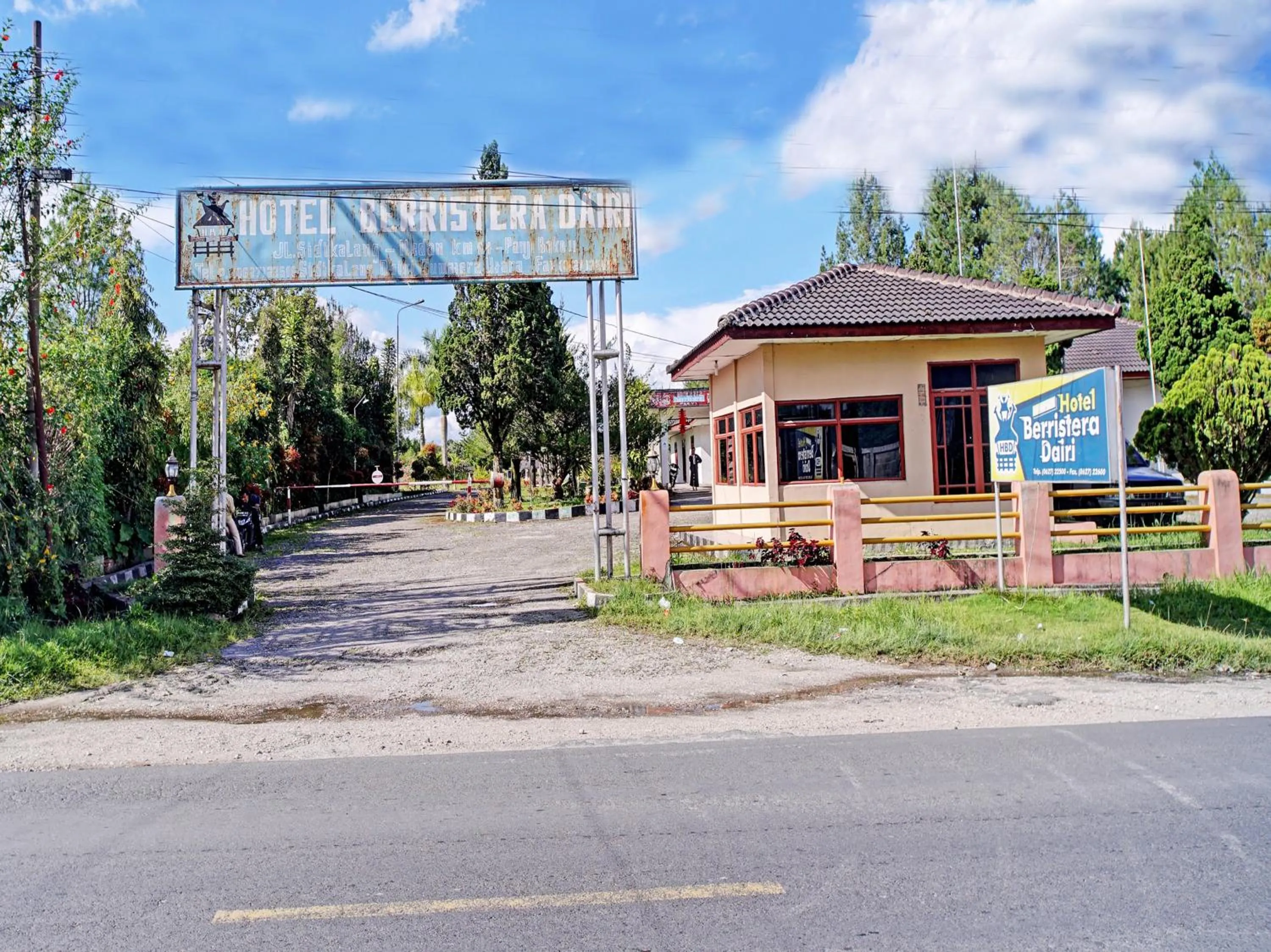 Property building in Capital O 92214 Beristera Hotel