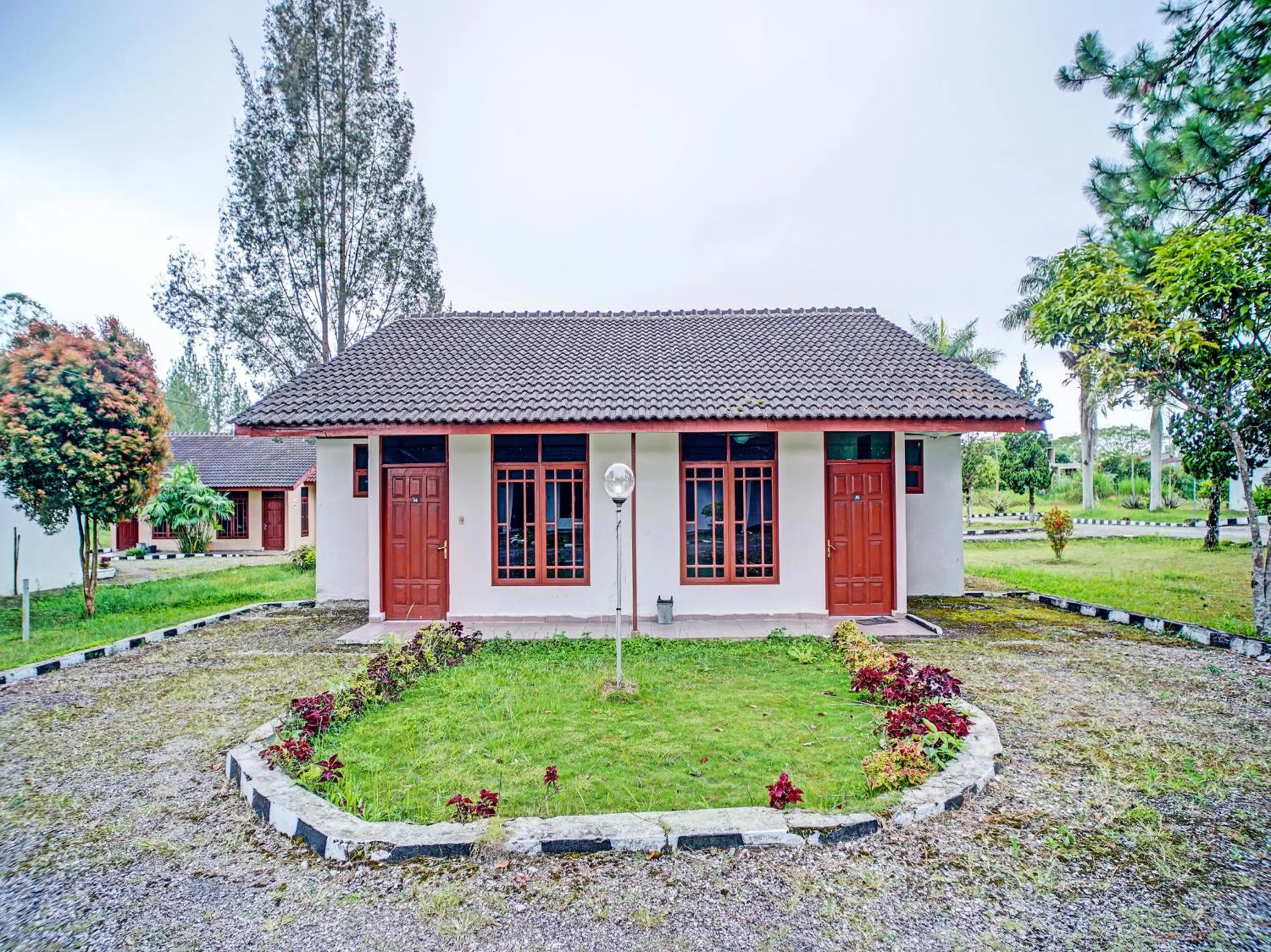 Property building in Capital O 92214 Beristera Hotel