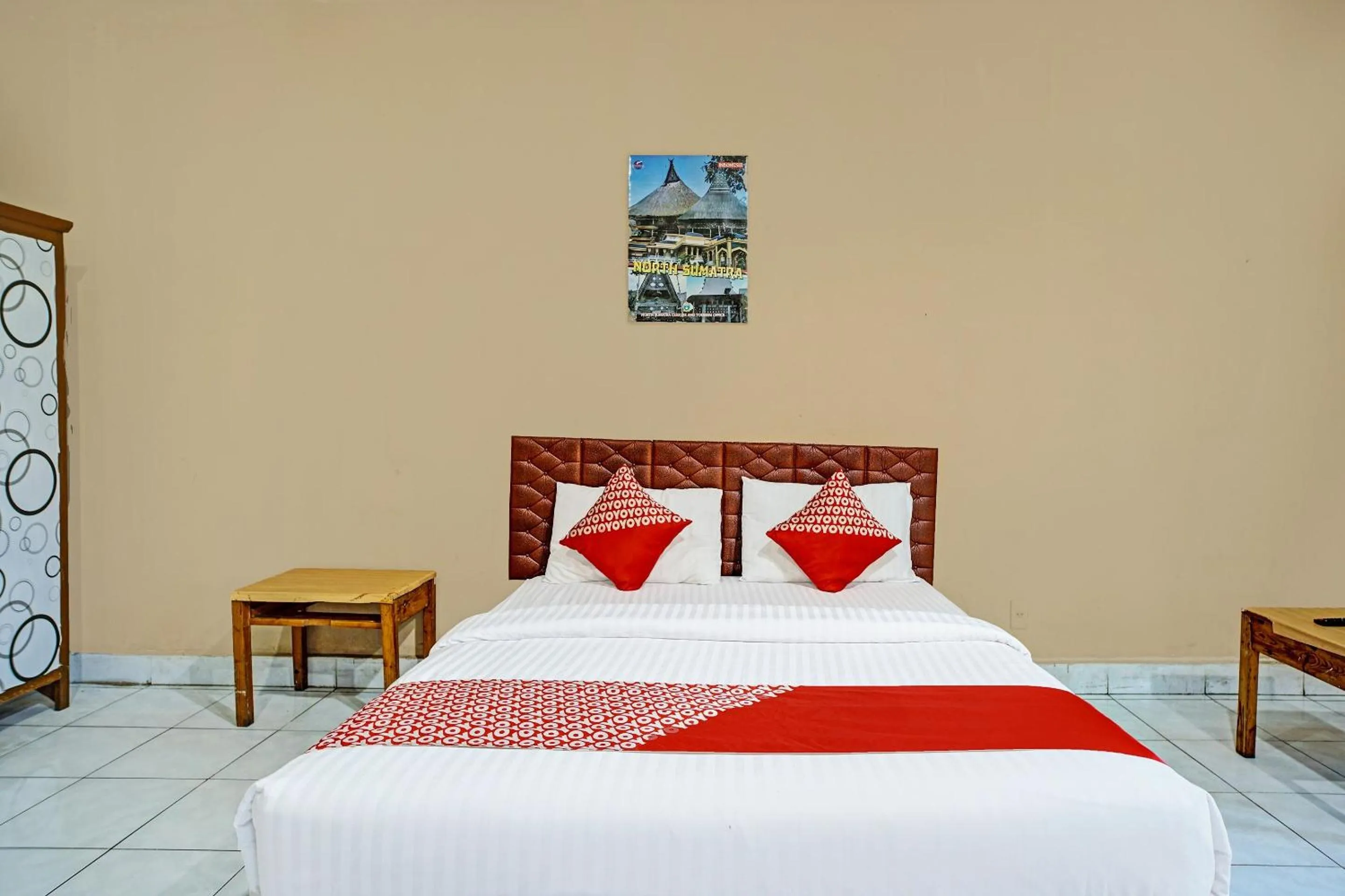 Bedroom in Capital O 92214 Beristera Hotel