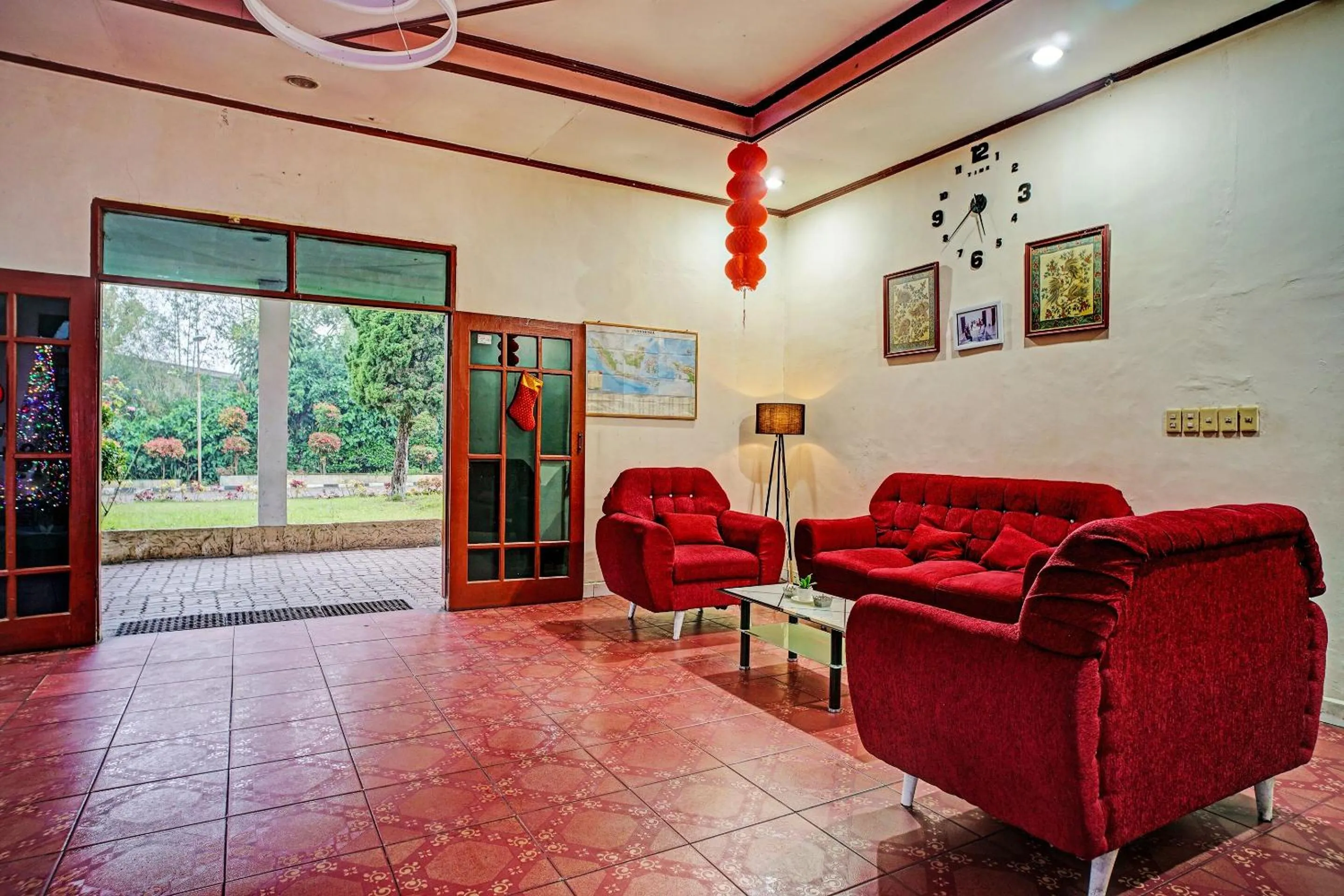 Lobby or reception in Capital O 92214 Beristera Hotel