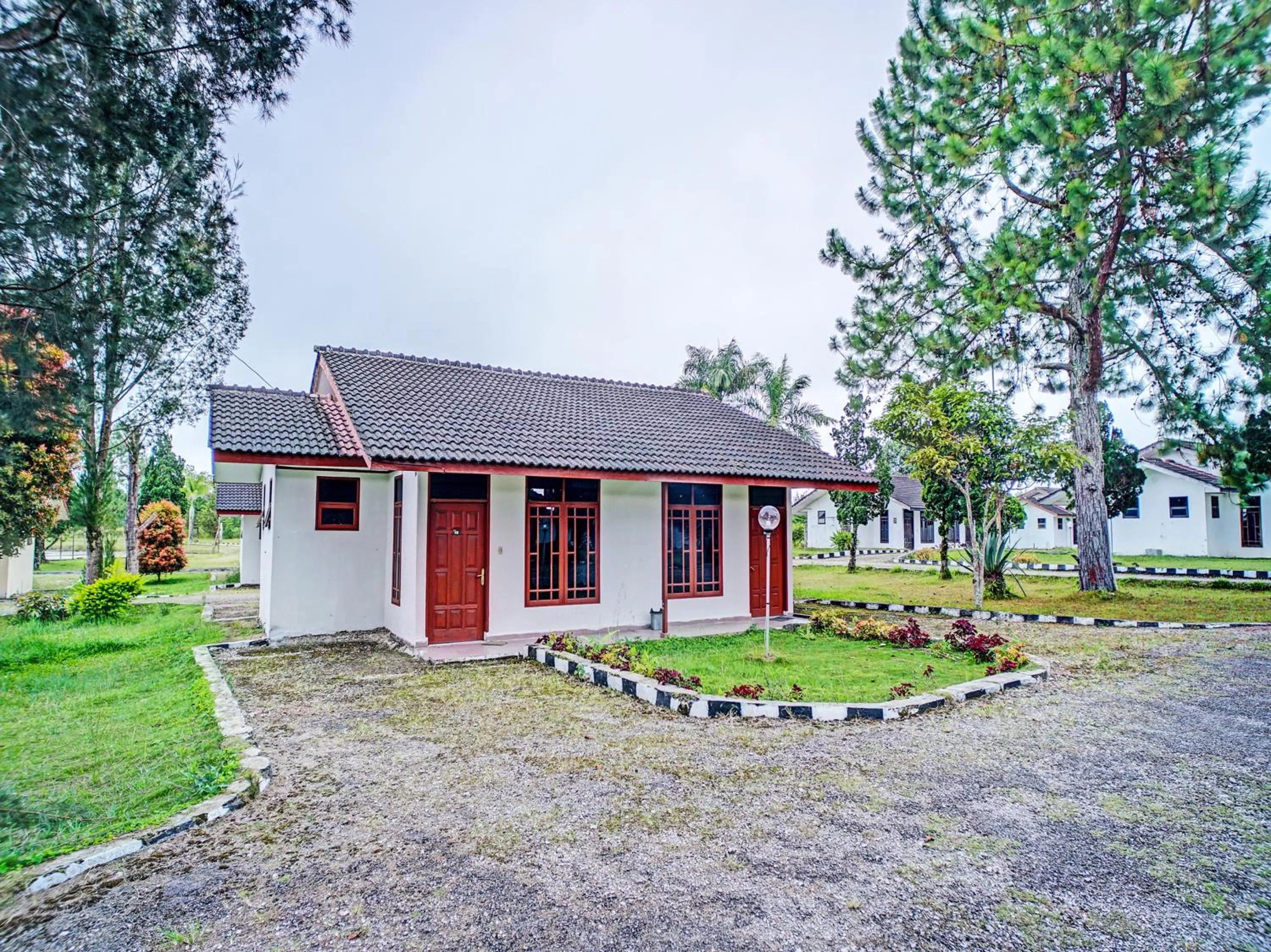 Property building in Capital O 92214 Beristera Hotel