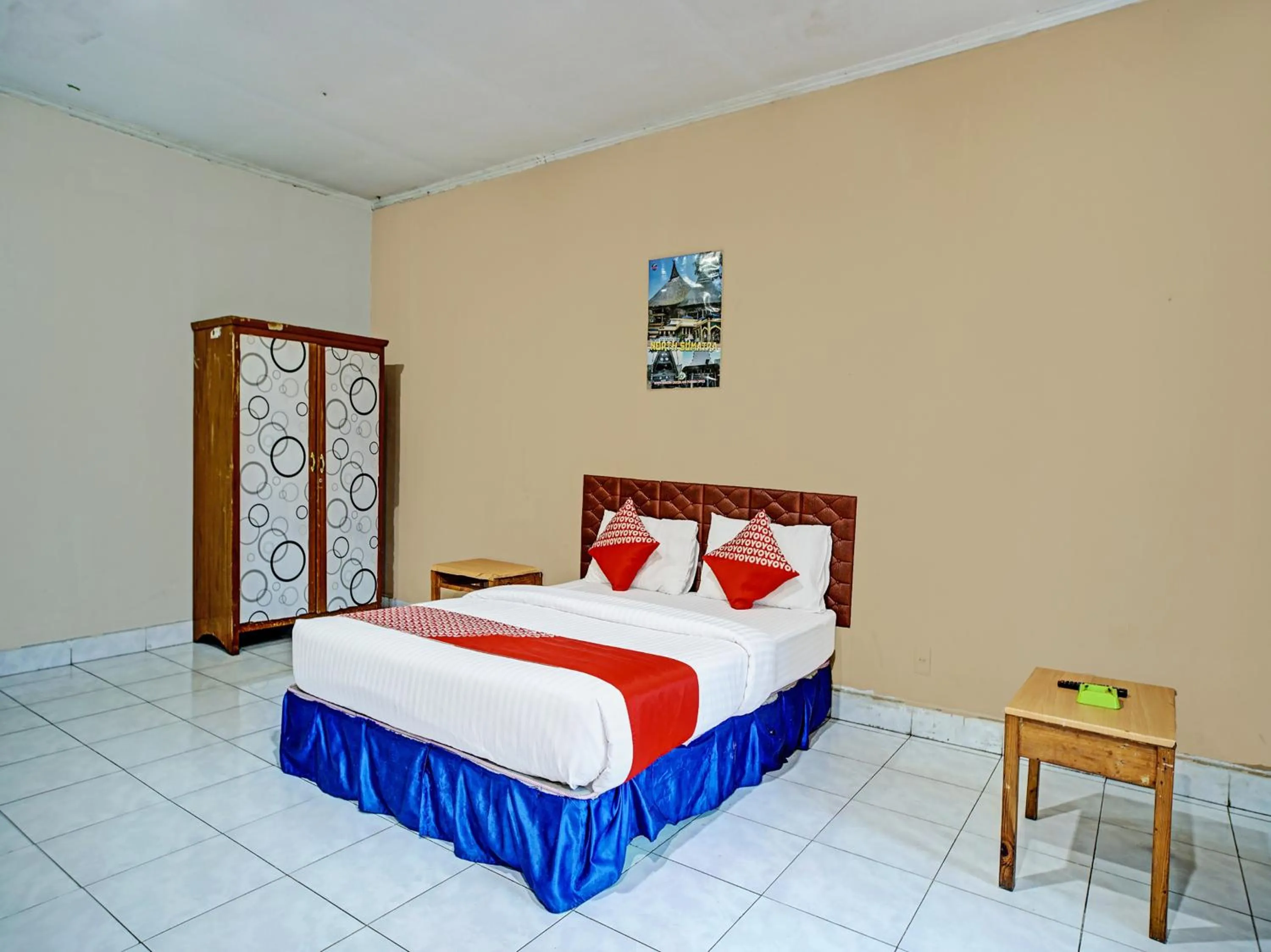 Bedroom in Capital O 92214 Beristera Hotel