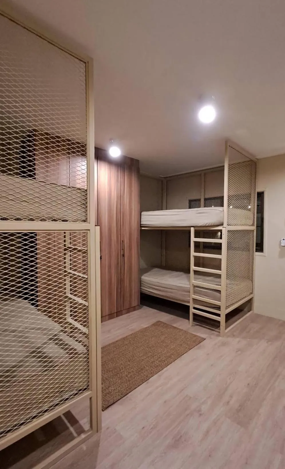 Photo of the whole room, Bed in U're Holitel