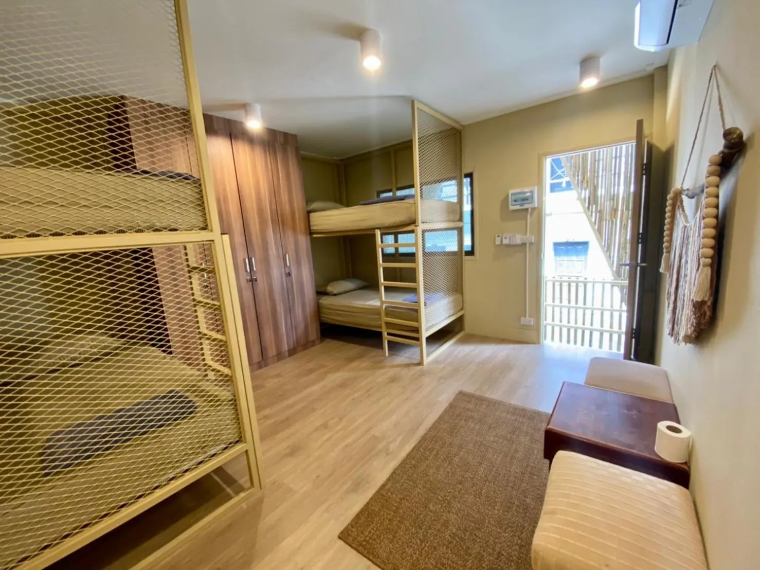 Photo of the whole room, Bed in U're Holitel