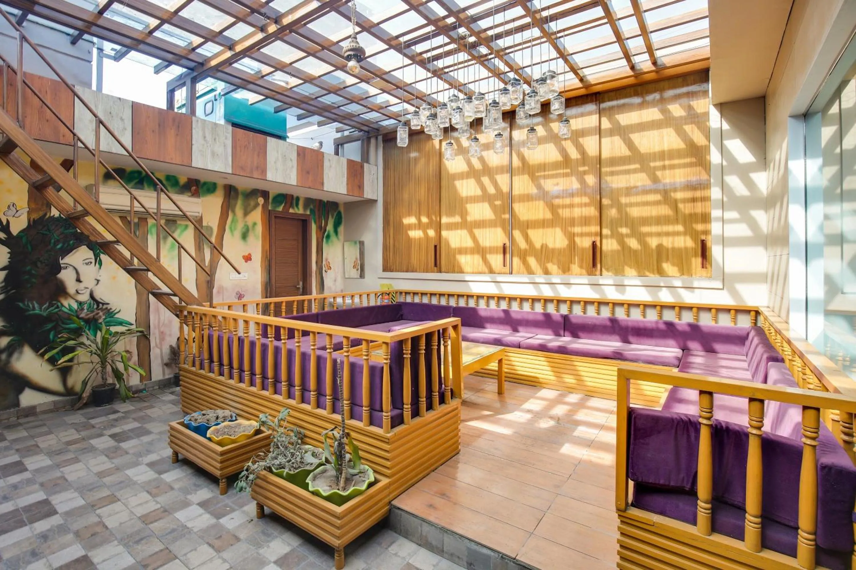 Restaurant/places to eat in Hotel O Sky Line