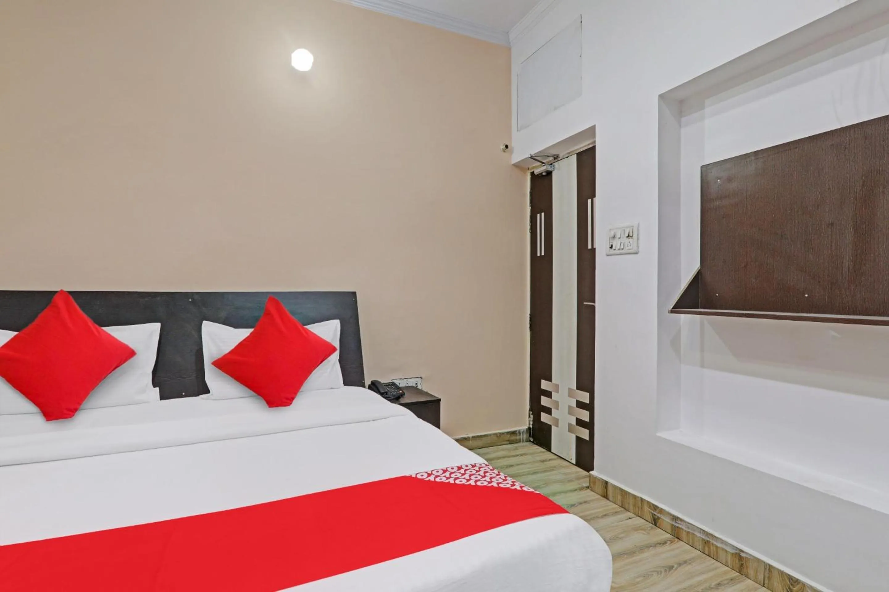 Bedroom, Bed in Hotel O APM INN