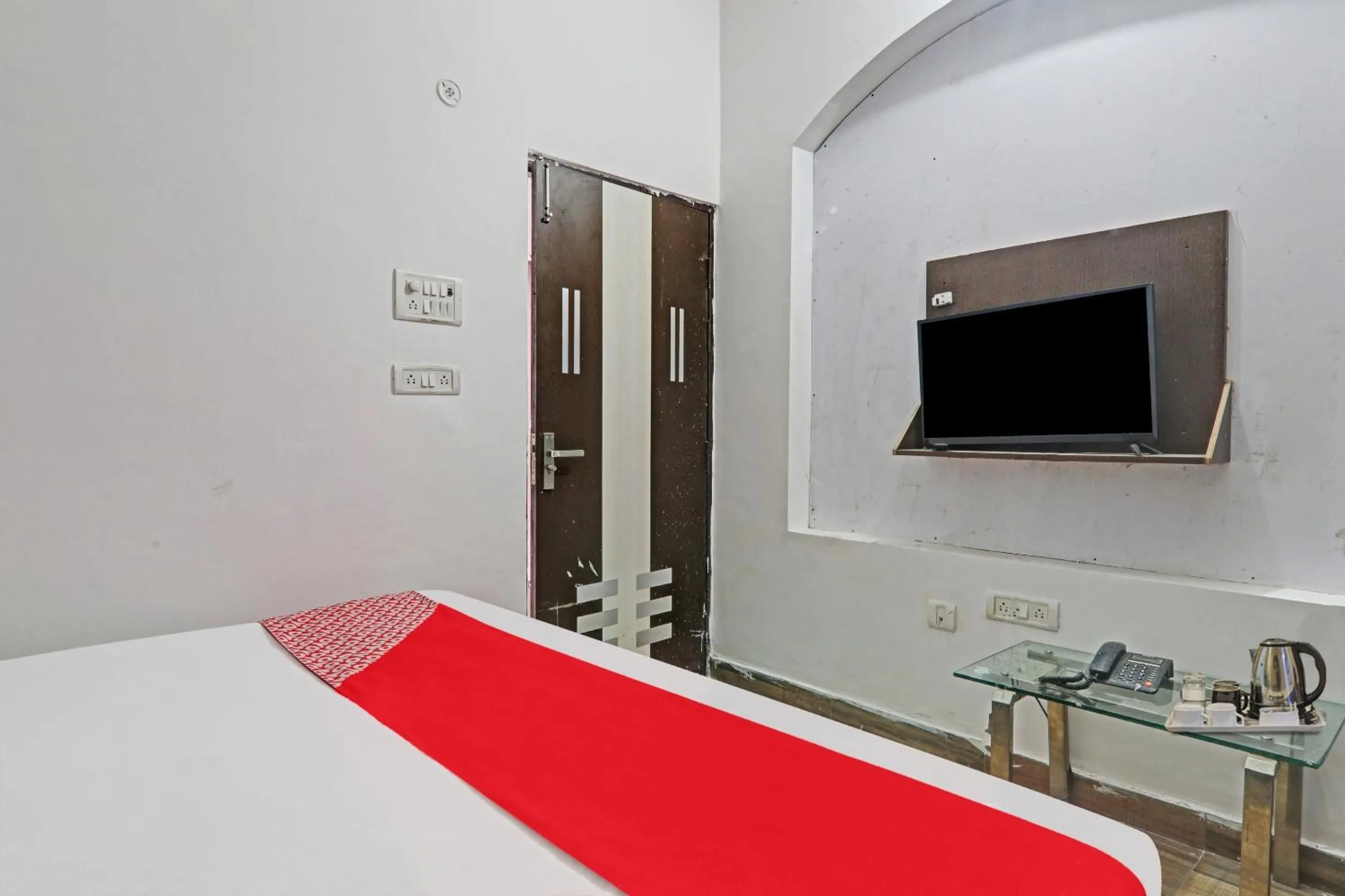 Lobby or reception, Bed in Hotel O APM INN