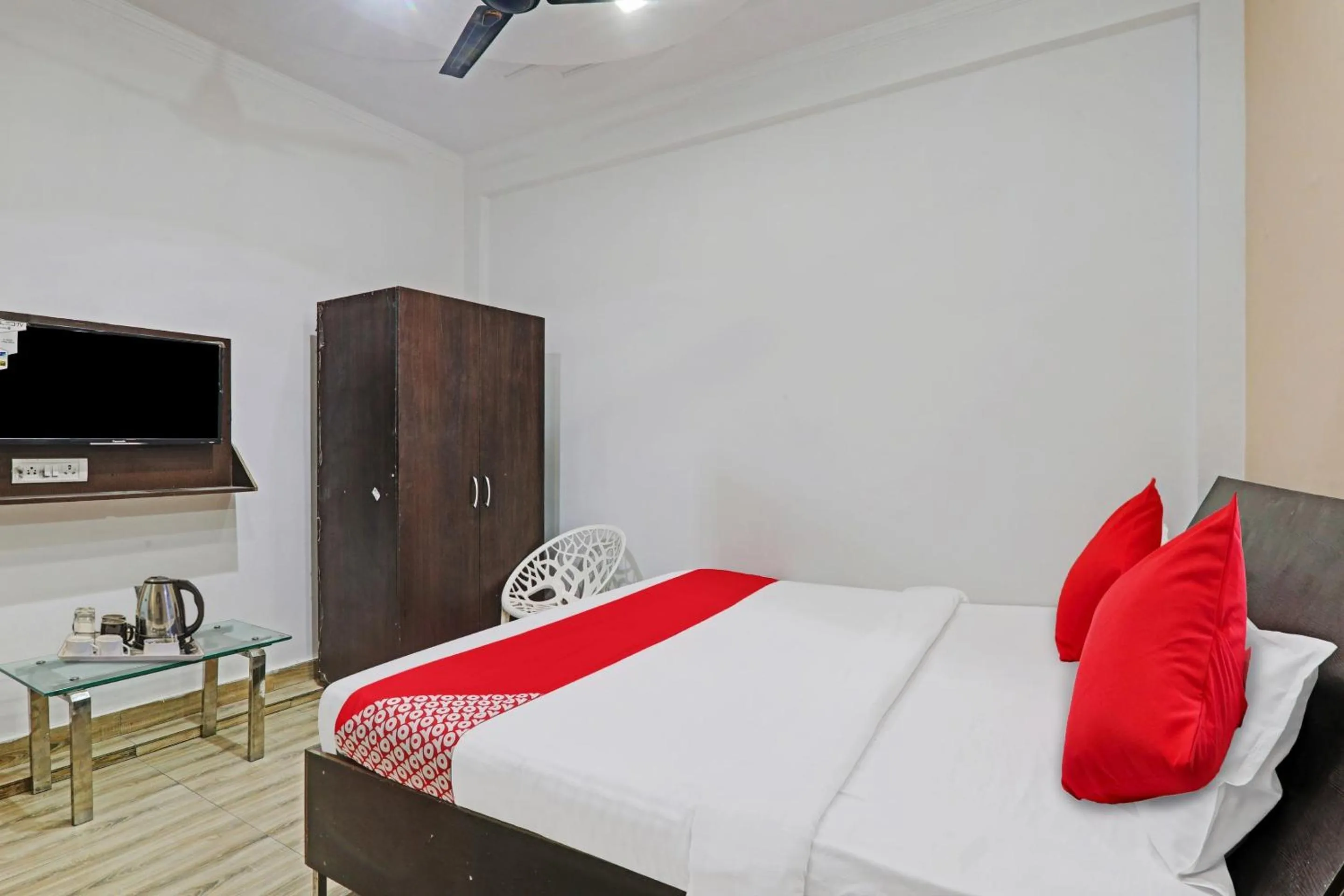 Bedroom, Bed in Hotel O APM INN