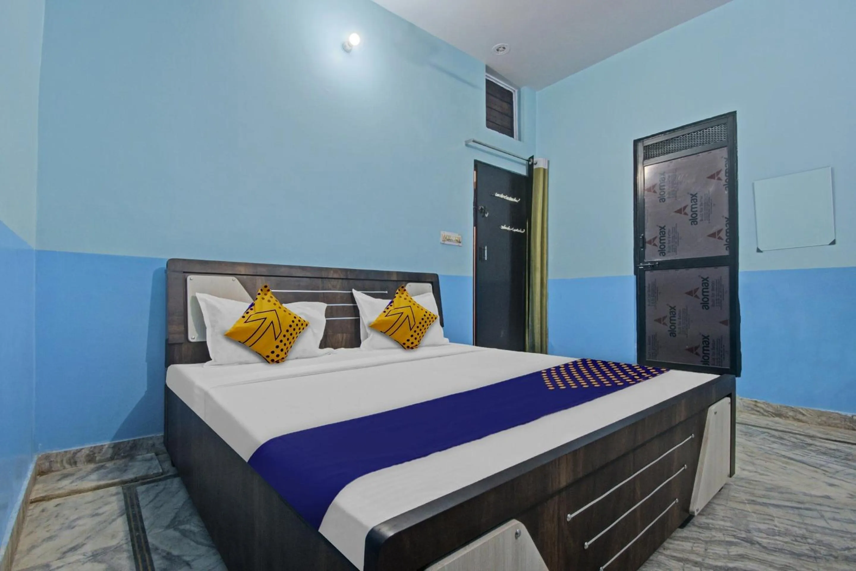 Facade/entrance in SPOT ON Hotel Rj14