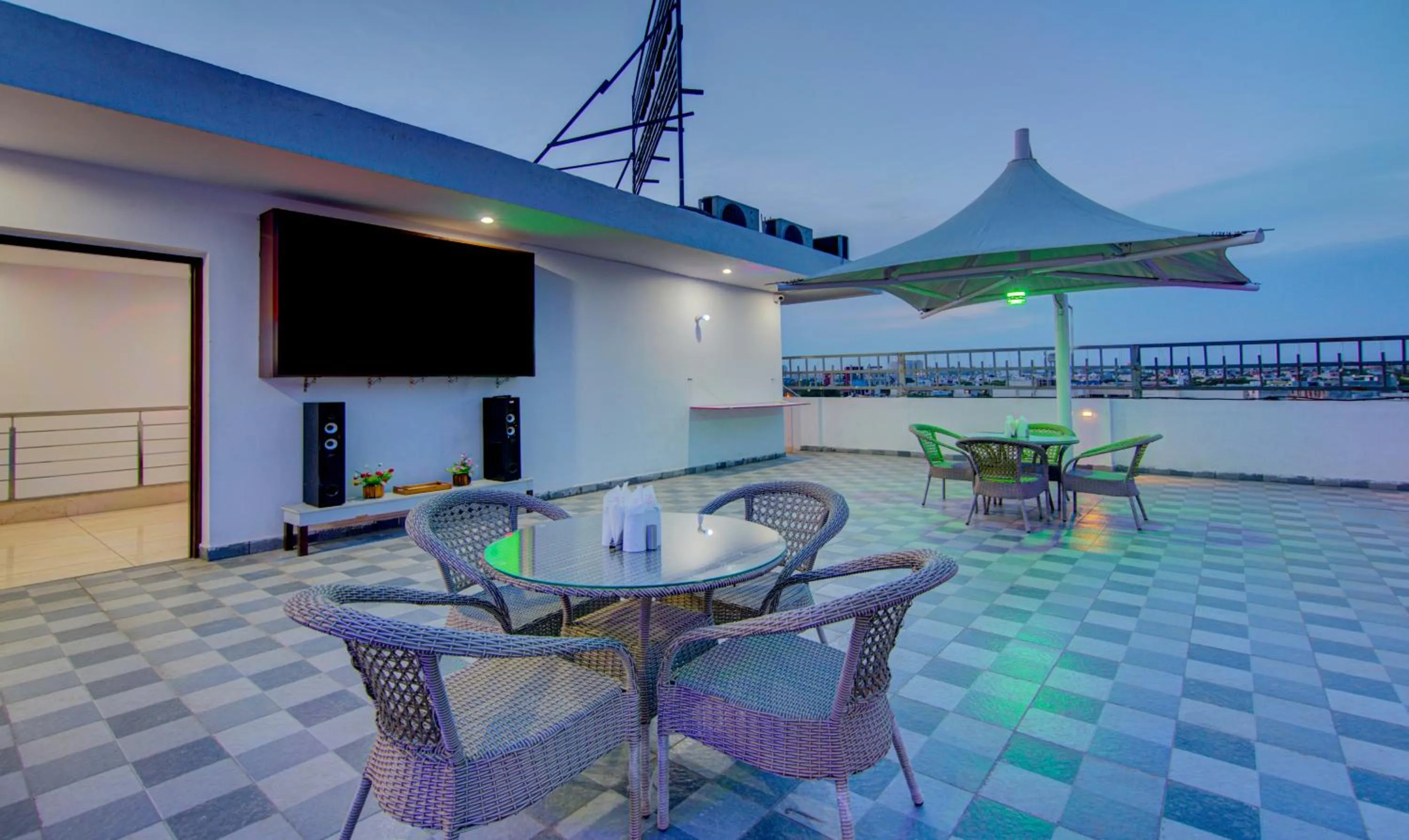 Restaurant/places to eat in Treebo The King Mohali