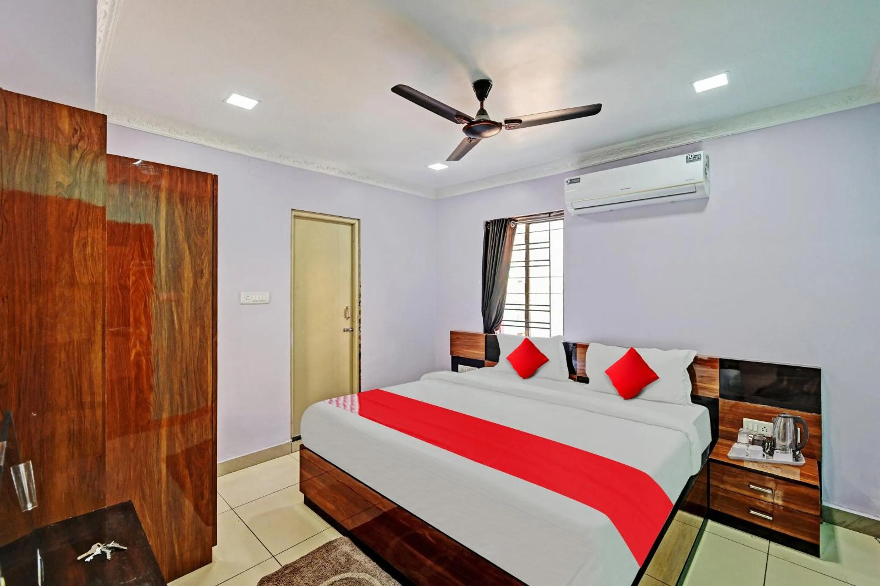 Bathroom in Hotel O Hi5 Days Inn Premium