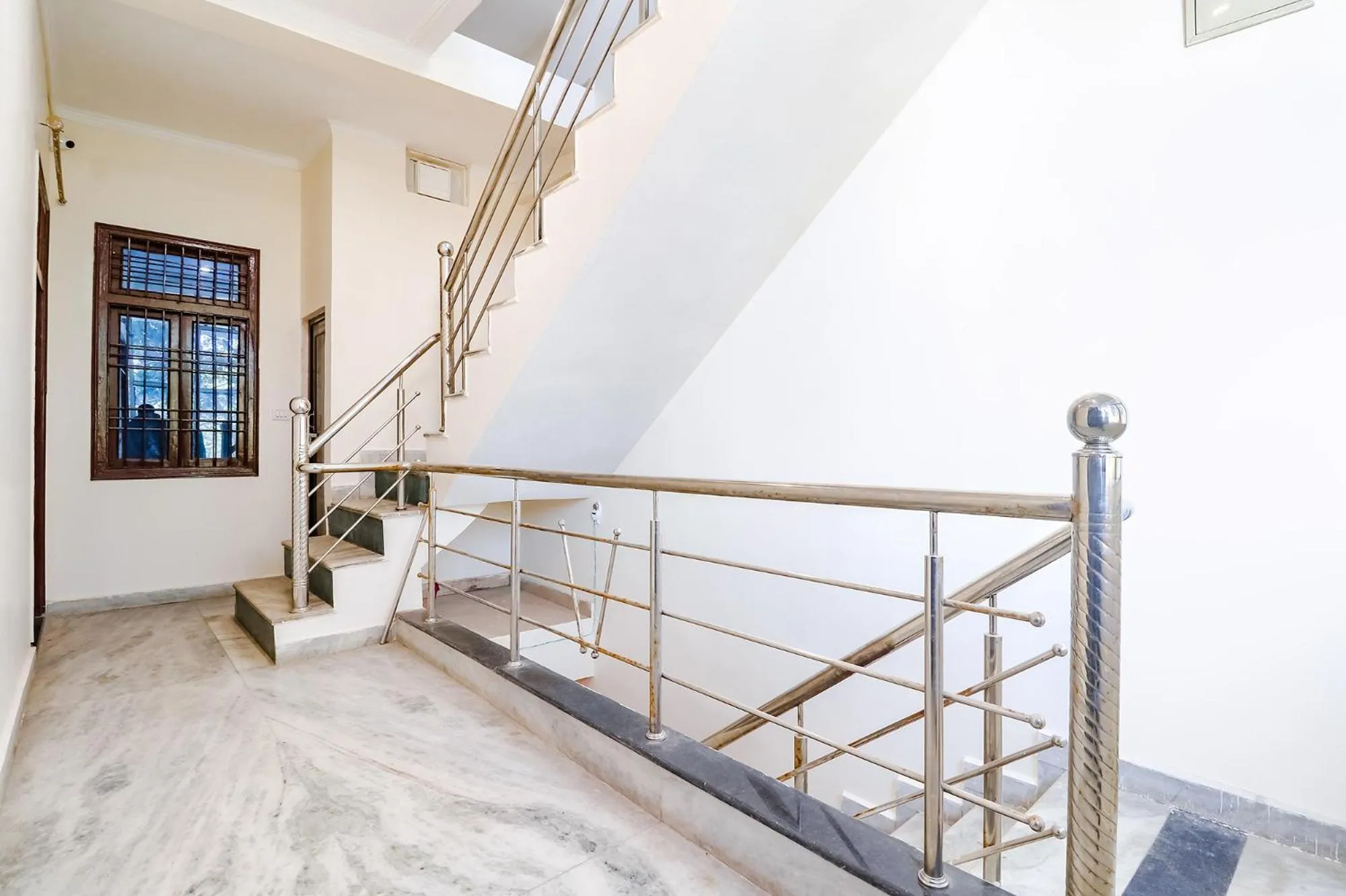 Lobby or reception, Bed in FabHotel Royal Vilas