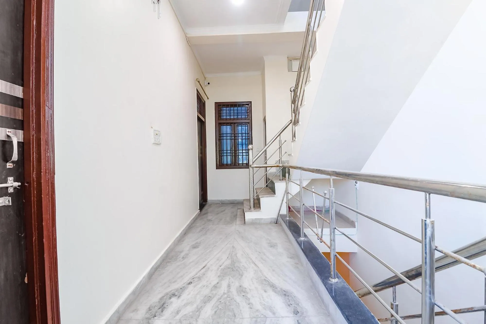 Lobby or reception in FabHotel Royal Vilas