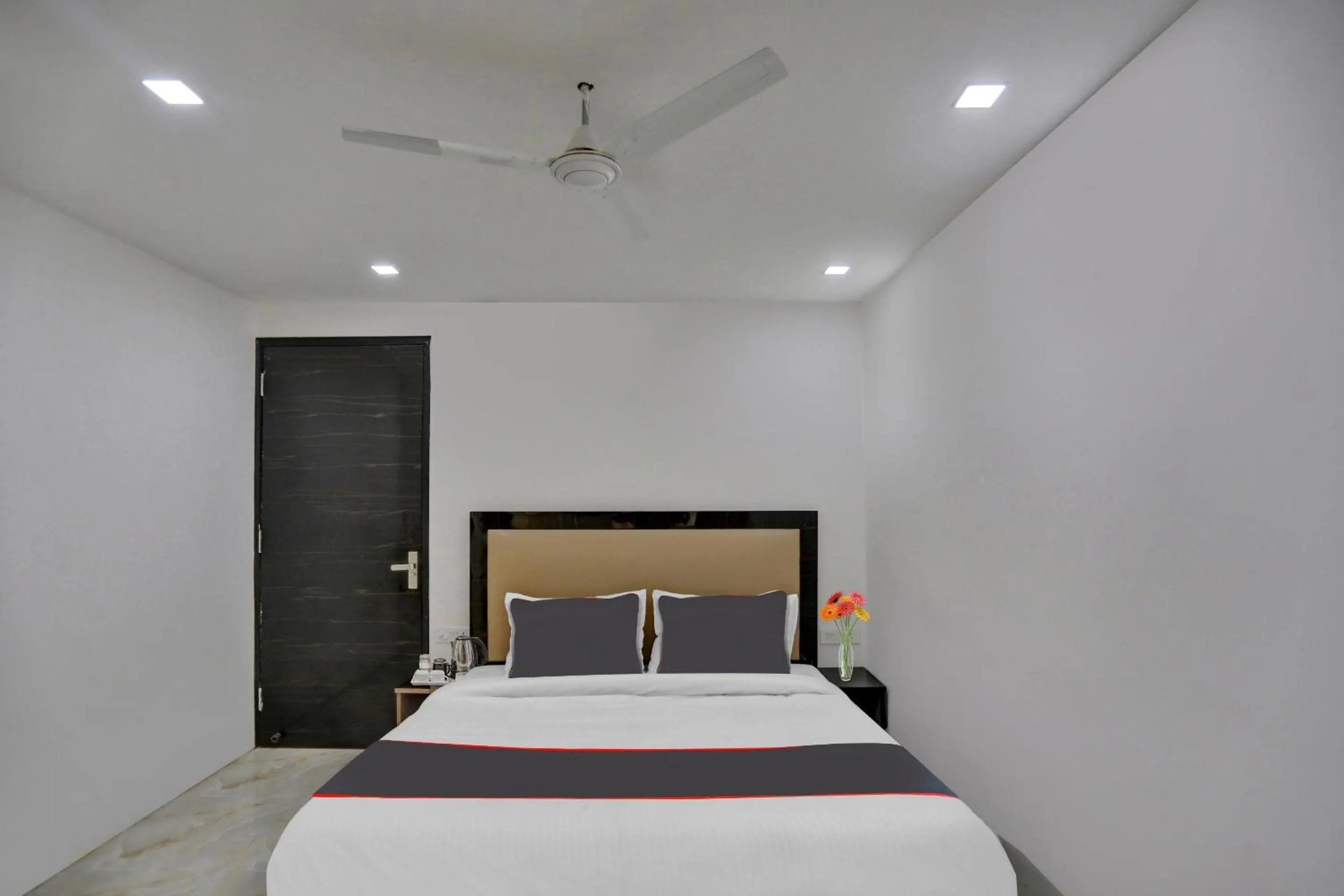 Bedroom, Bed in Townhouse THE ARROW Near Lotus Temple