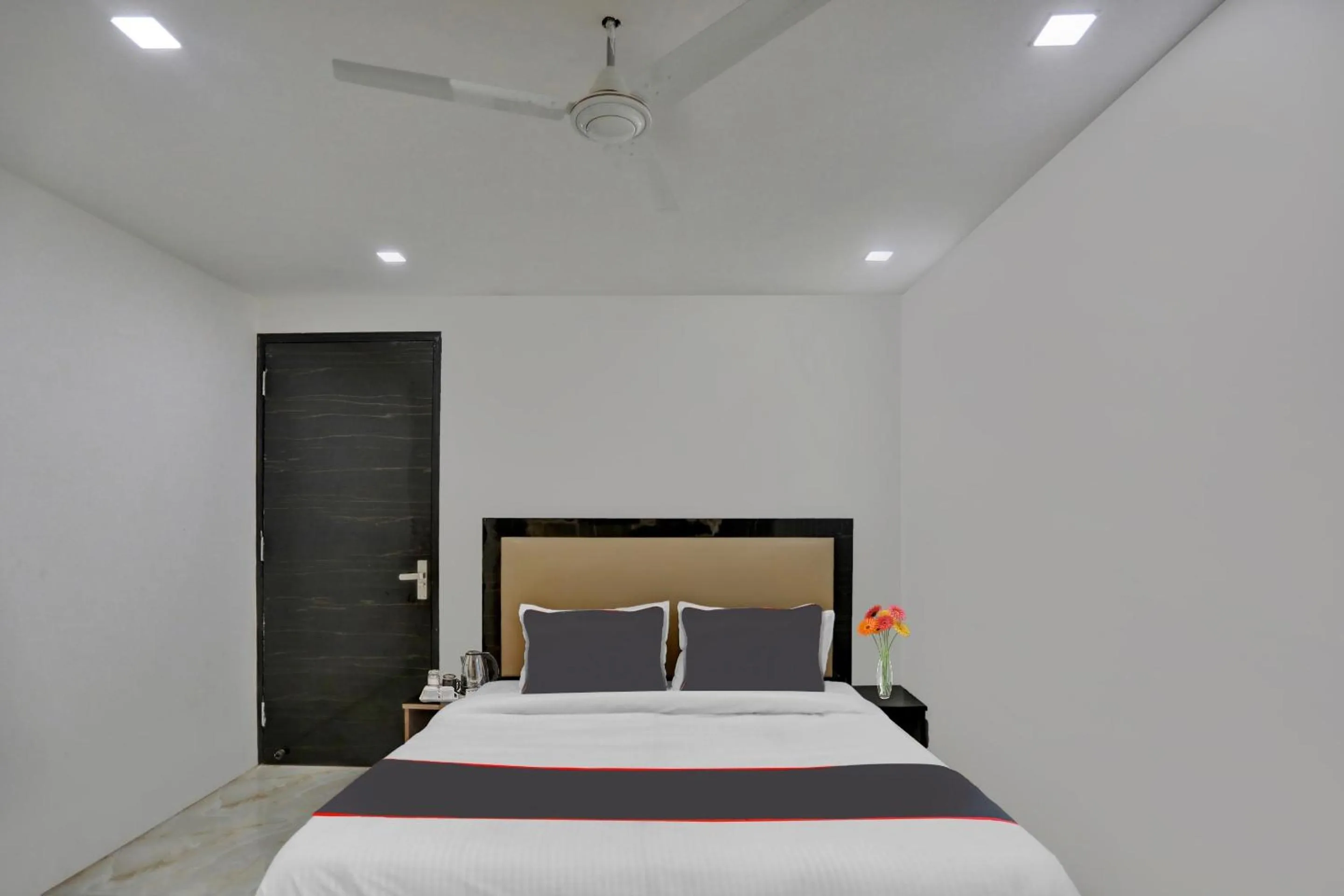 Bedroom, Bed in Townhouse THE ARROW Near Lotus Temple