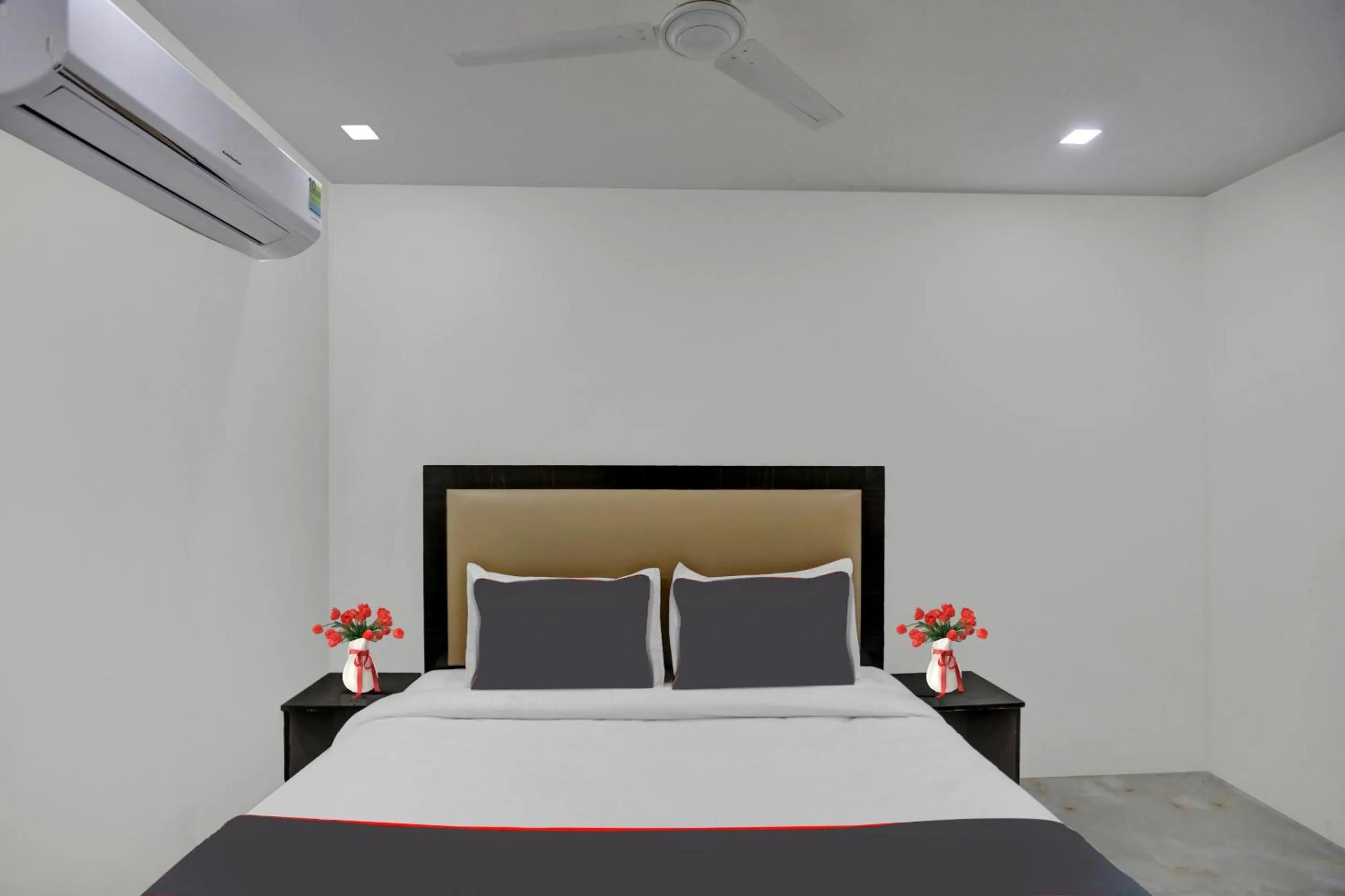 Bedroom, Bed in Townhouse THE ARROW Near Lotus Temple