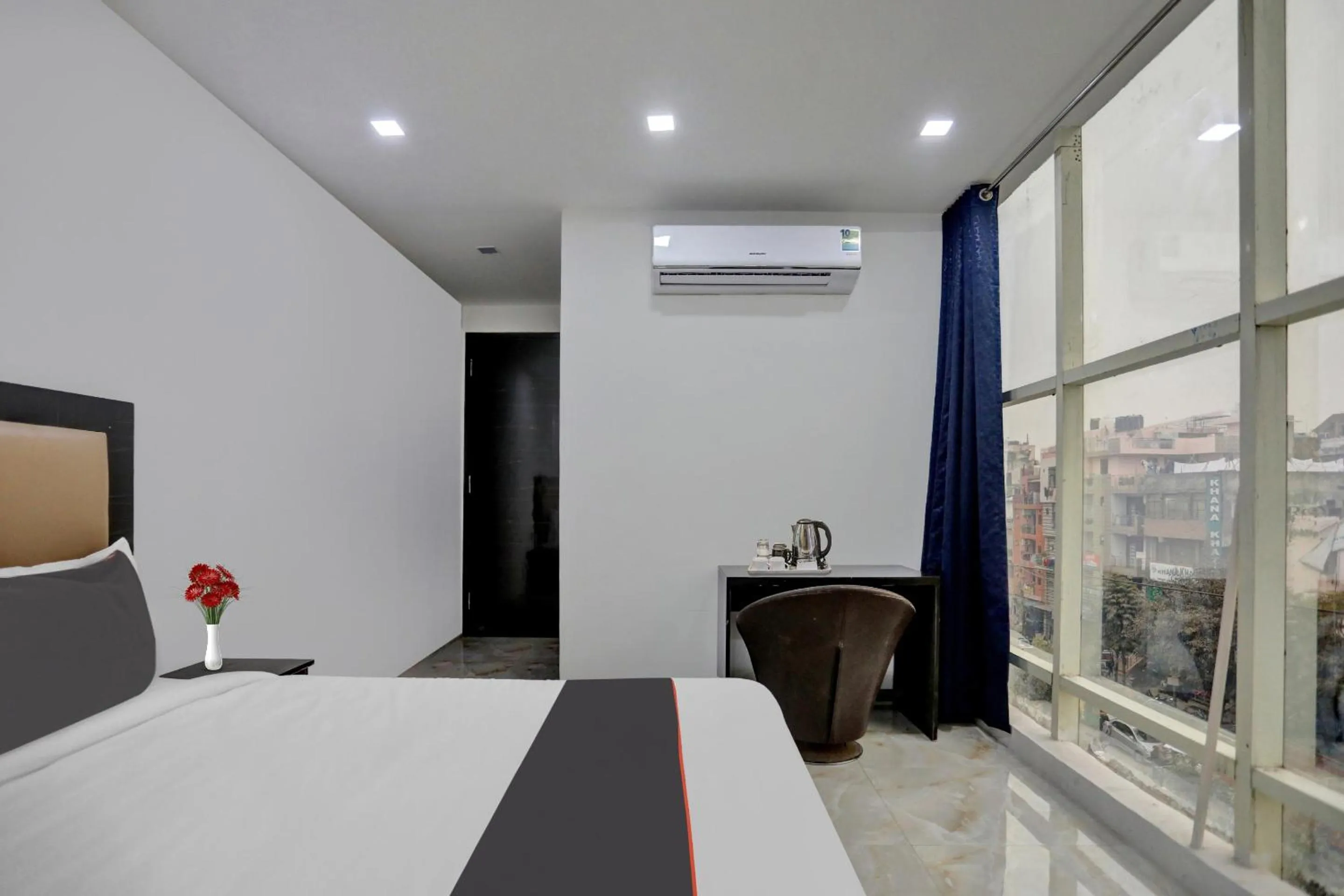 Bedroom, Bed in Super Townhouse THE ARROW Near Lotus Temple