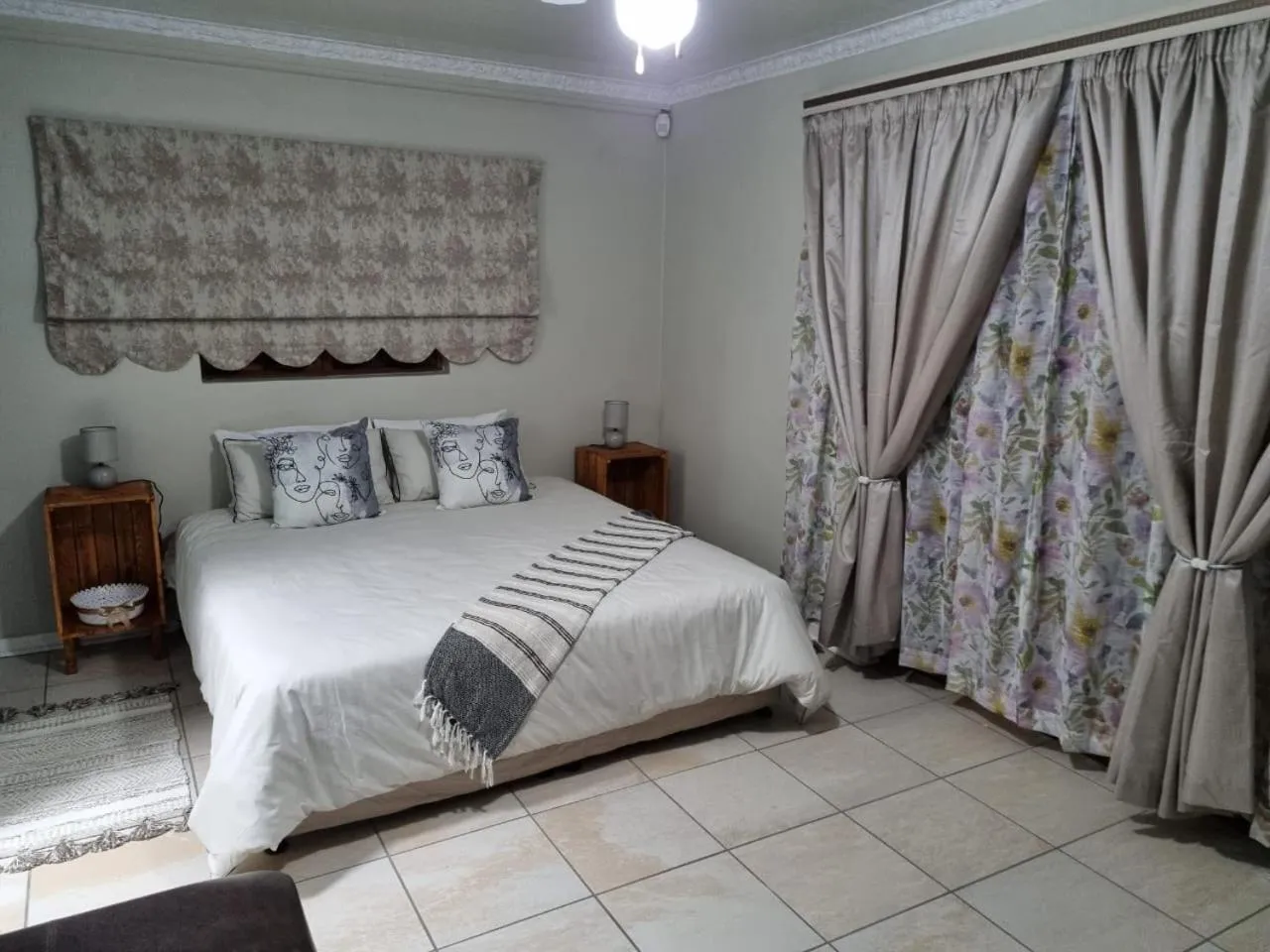 Photo of the whole room, Bed in La Maison on Vaal Bed and Breakfast