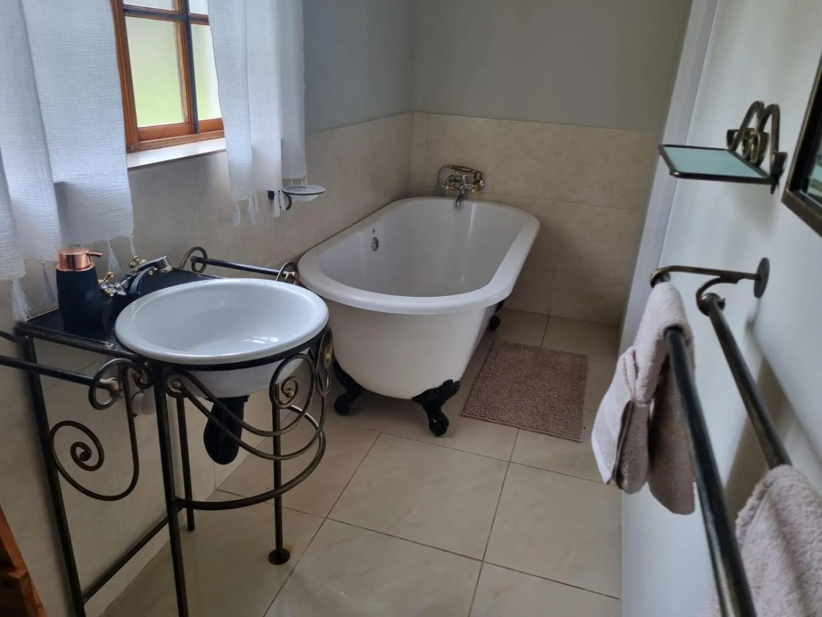 Toilet in La Maison on Vaal Bed and Breakfast