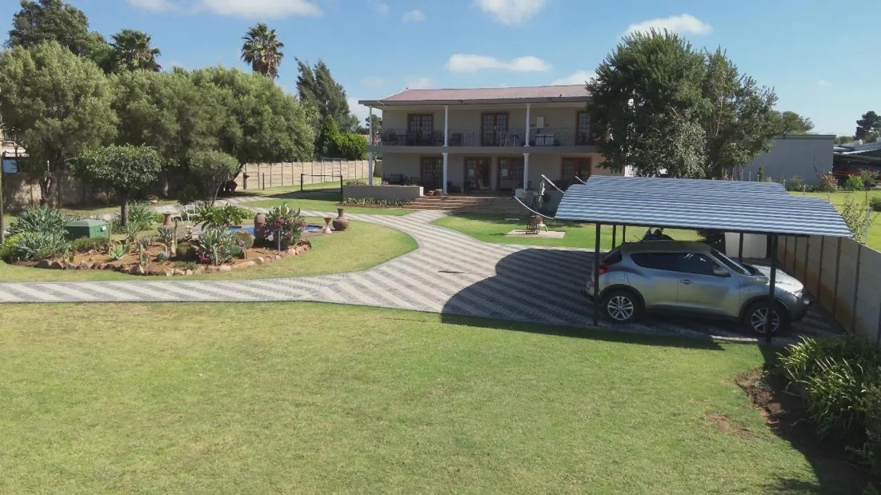 Parking in La Maison on Vaal Bed and Breakfast