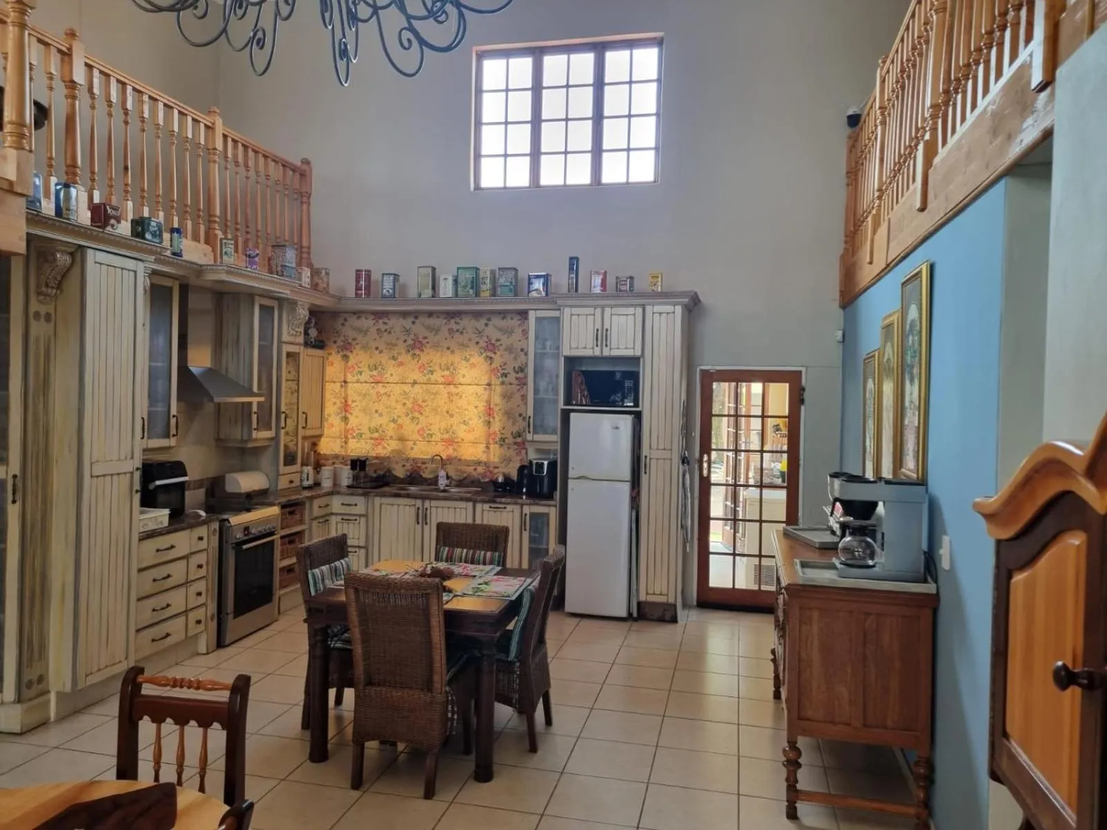 Kitchen or kitchenette in La Maison on Vaal Bed and Breakfast