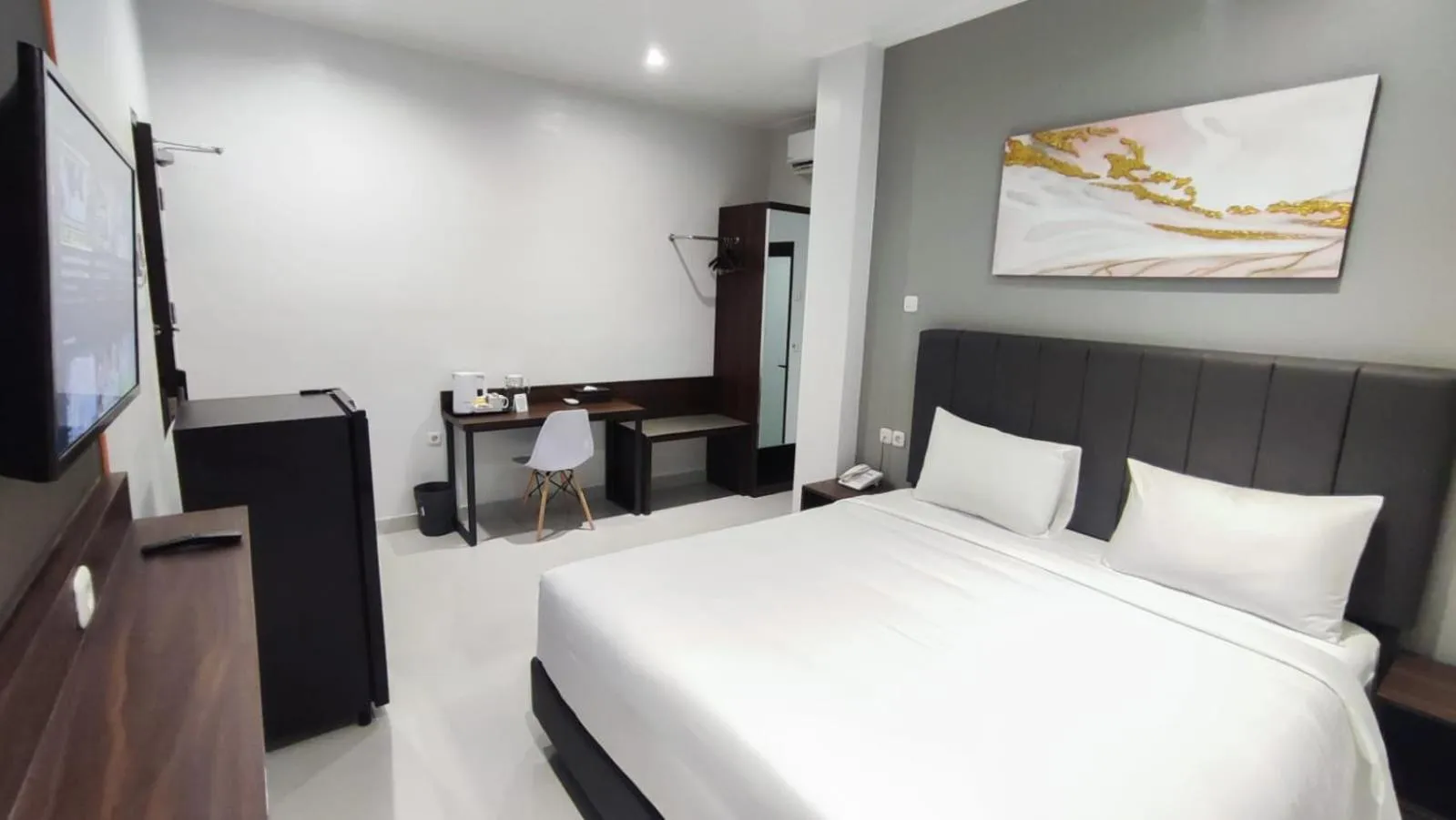Photo of the whole room, Bed in Atap Biru Residence