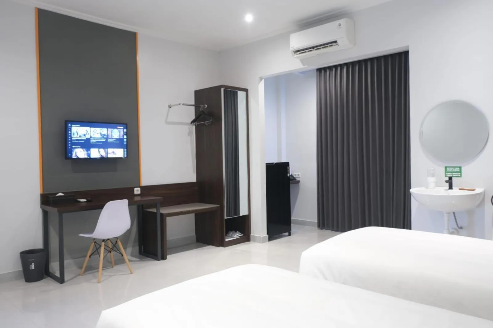 Photo of the whole room, Bed in Atap Biru Residence