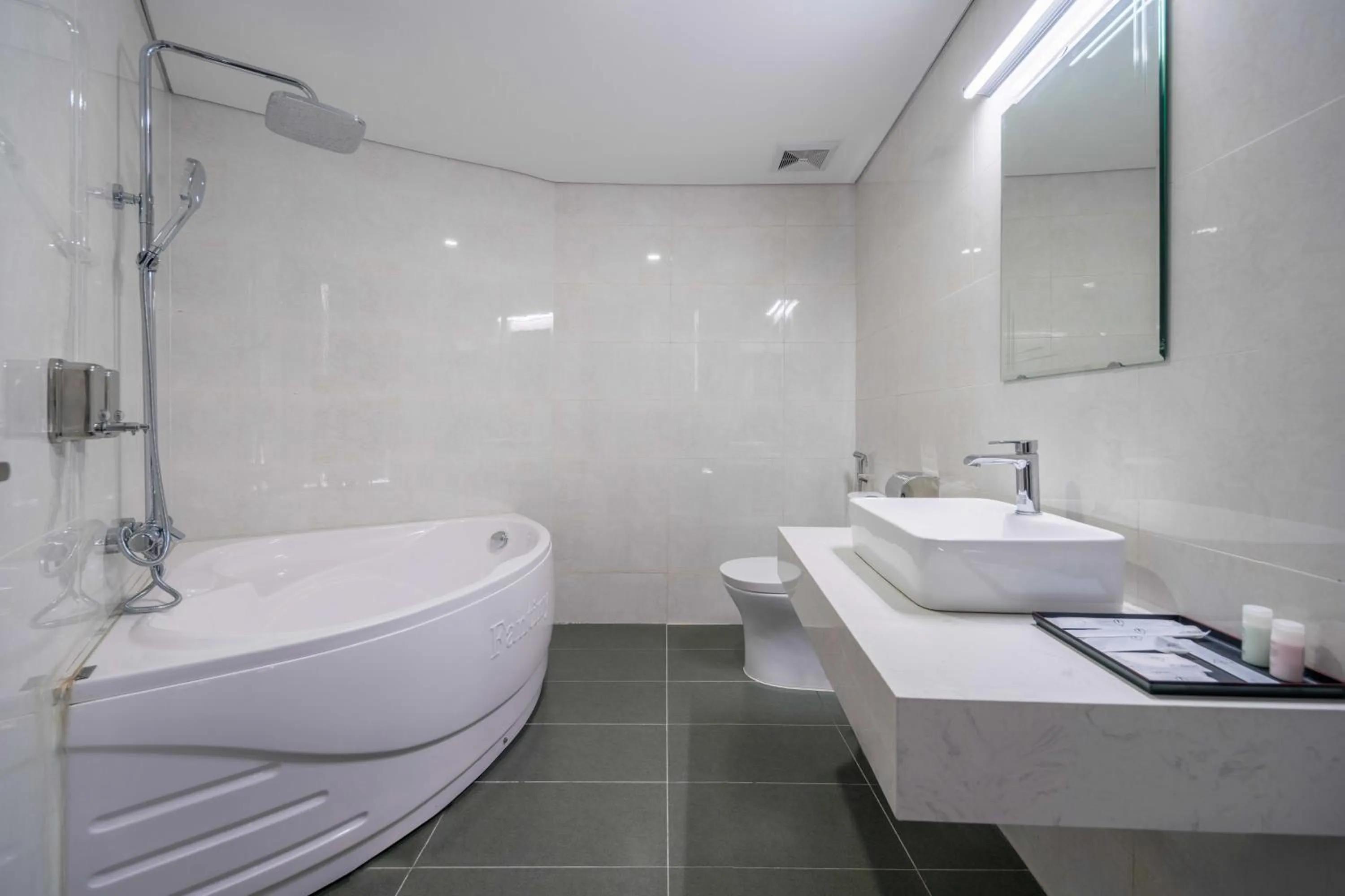 Shower in Jacayl Hotel - Cầu Giấy