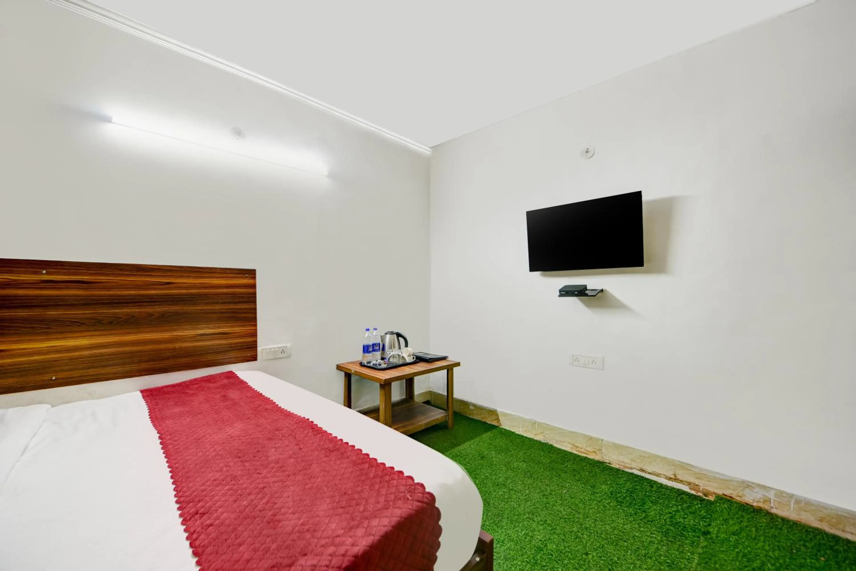 Bed in Hotel Quadis - Noida sec 15